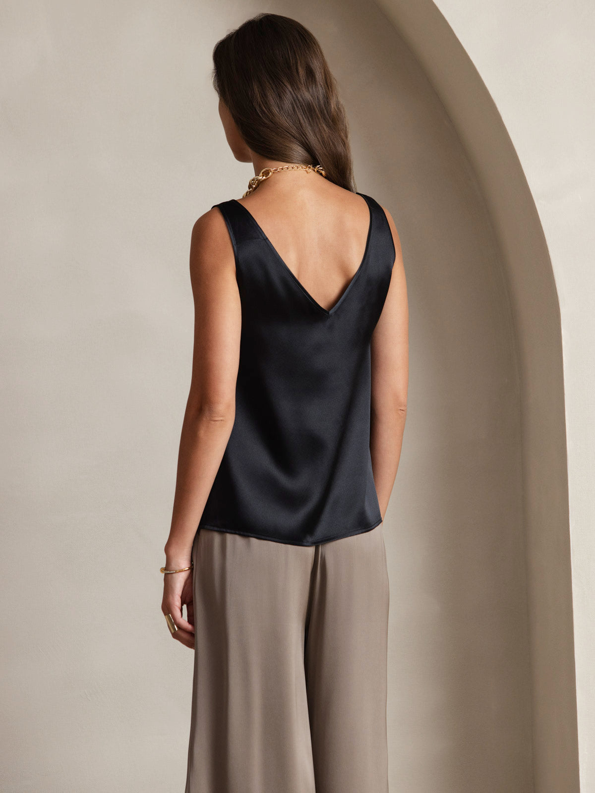 [Black] SilkSilky-AU 19Momme Silk V Neck Camisole 004