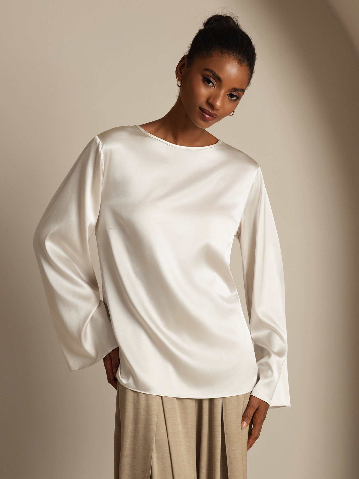 [Light Gray] SilkSilky-AU 19Momme Silk Round Neck Women's T-Shirt 001