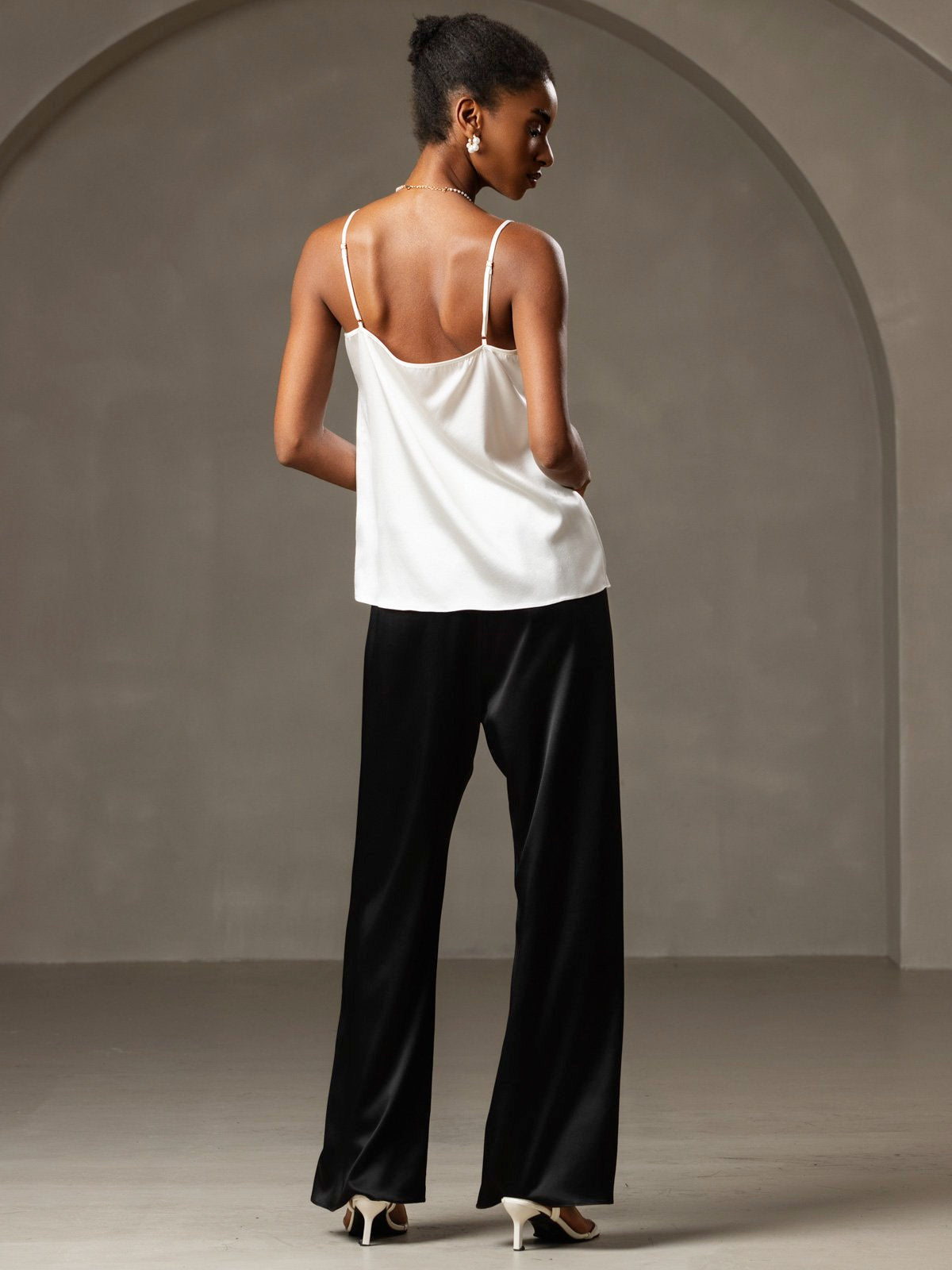 [White] SilkSilky-AU 19Momme Silk Spaghetti Strap Round Neck Camisole 002