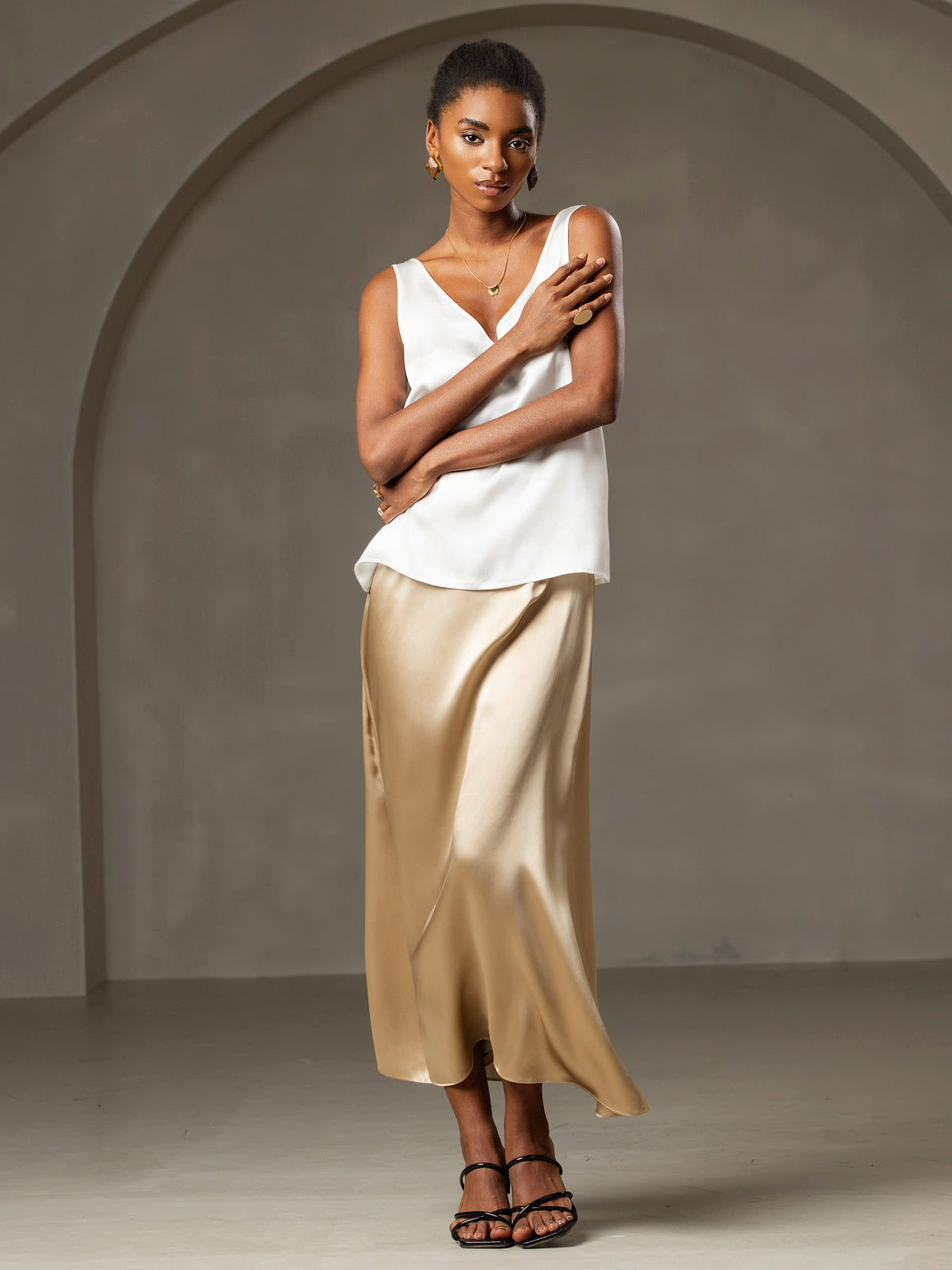 [White] SilkSilky-AU 19Momme Silk V Neck Camisole 006