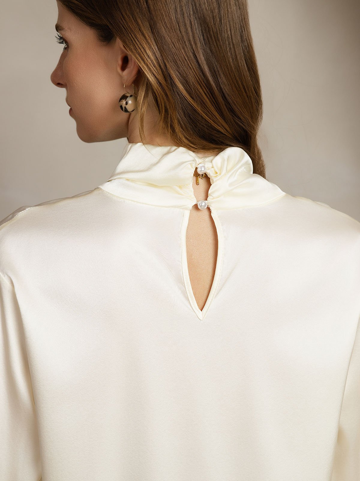 [Ivory] SilkSilky-AU 19Momme Silk Keyhole Neck Women's Shirt 006