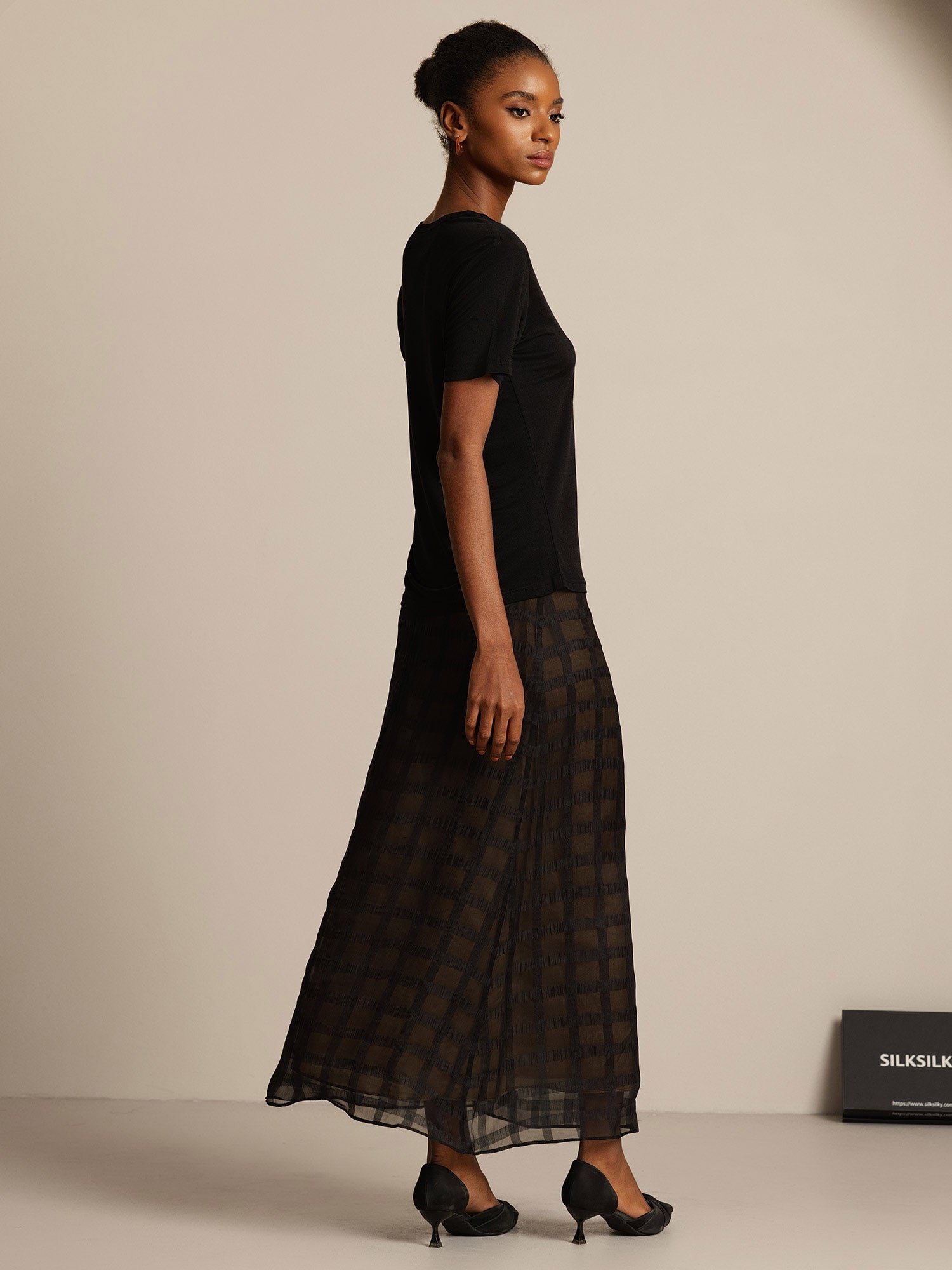 [Black] SilkSilky-AU Silk Knitted Round Neck Women's T-Shirt 005,