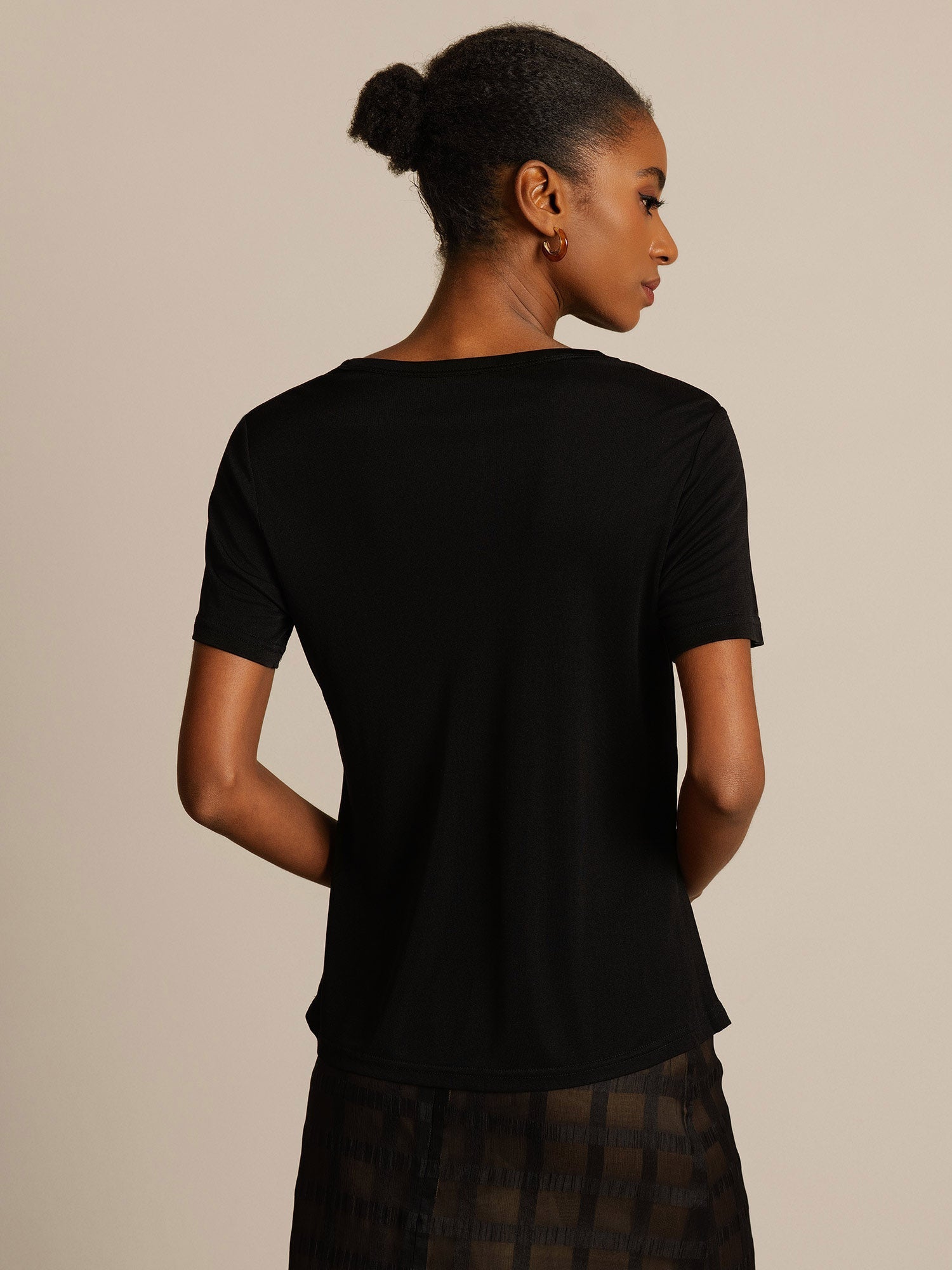 [Black] SilkSilky-AU Silk Knitted Round Neck Women's T-Shirt 002