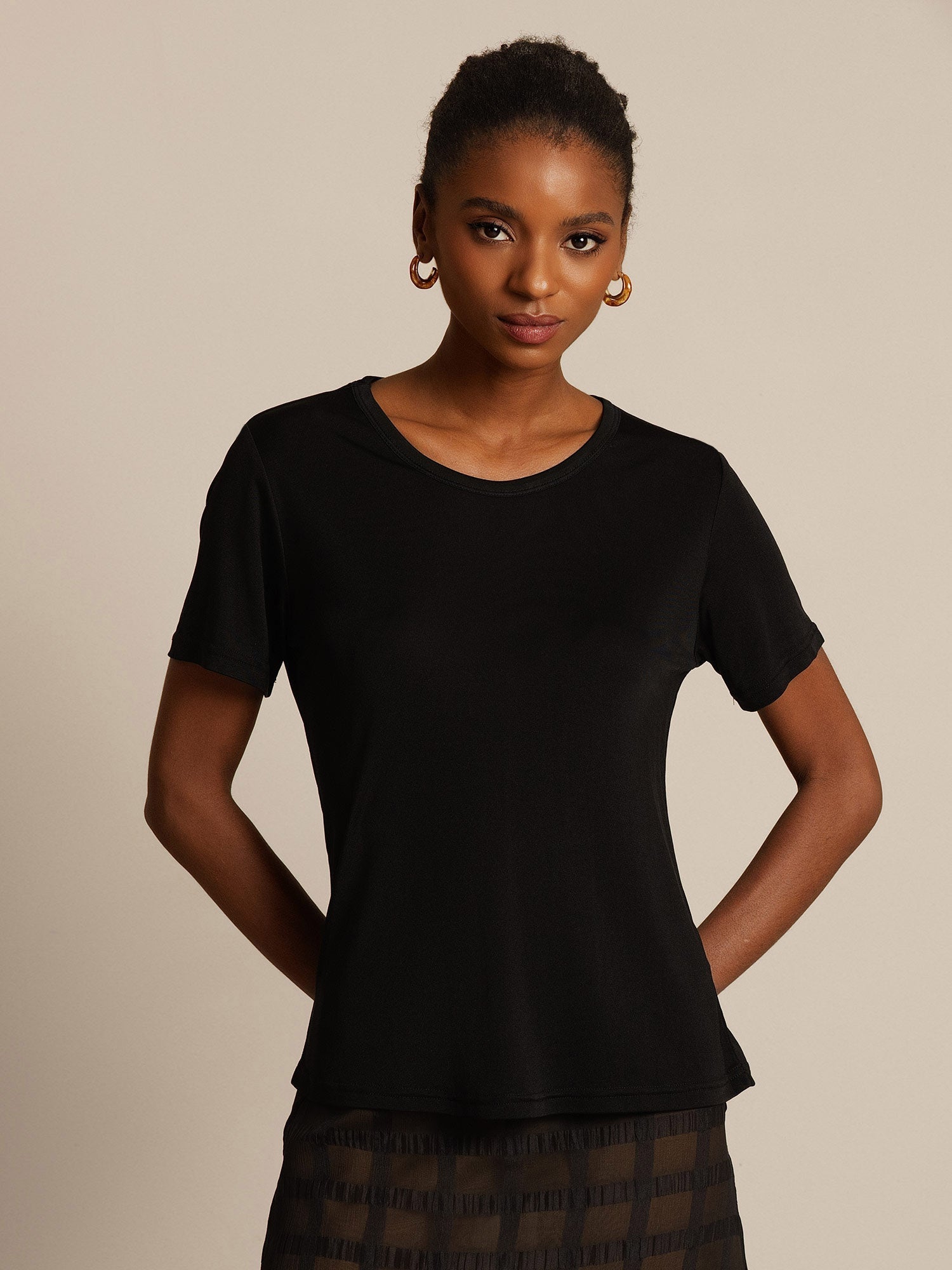 [Black] SilkSilky-AU Short Sleeve Round Neck Women's T-Shirt 007