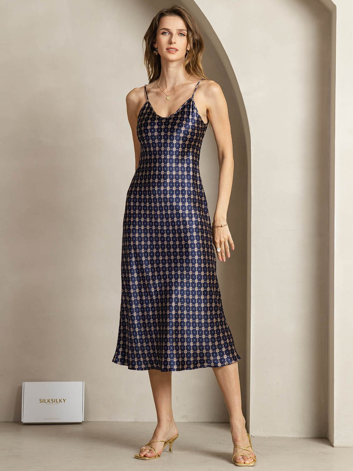 [NavyChain] SilkSilky-AU 19Momme Silk V Neck Dress 004