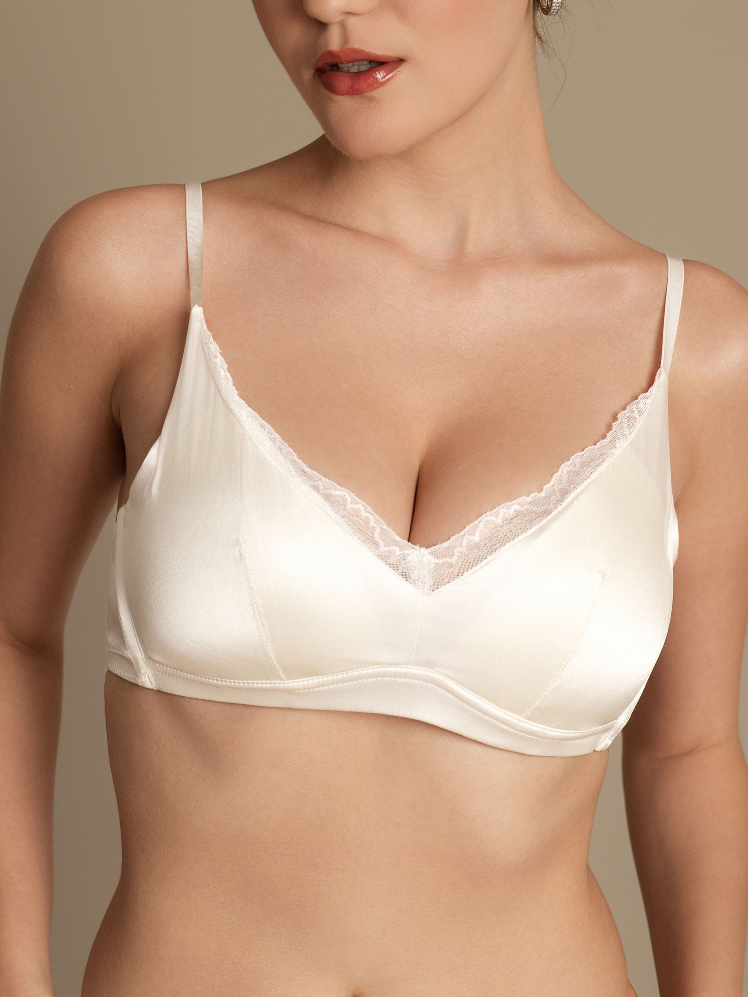 [White] SilkSilky-AU Pure Silk Bra 001,