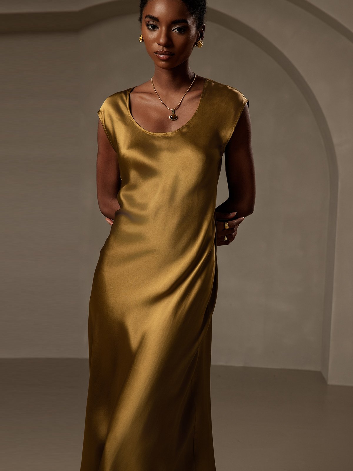 [Brown] SilkSilky-AU 19Momme Silk Sleeveless Round Neck Dress 003