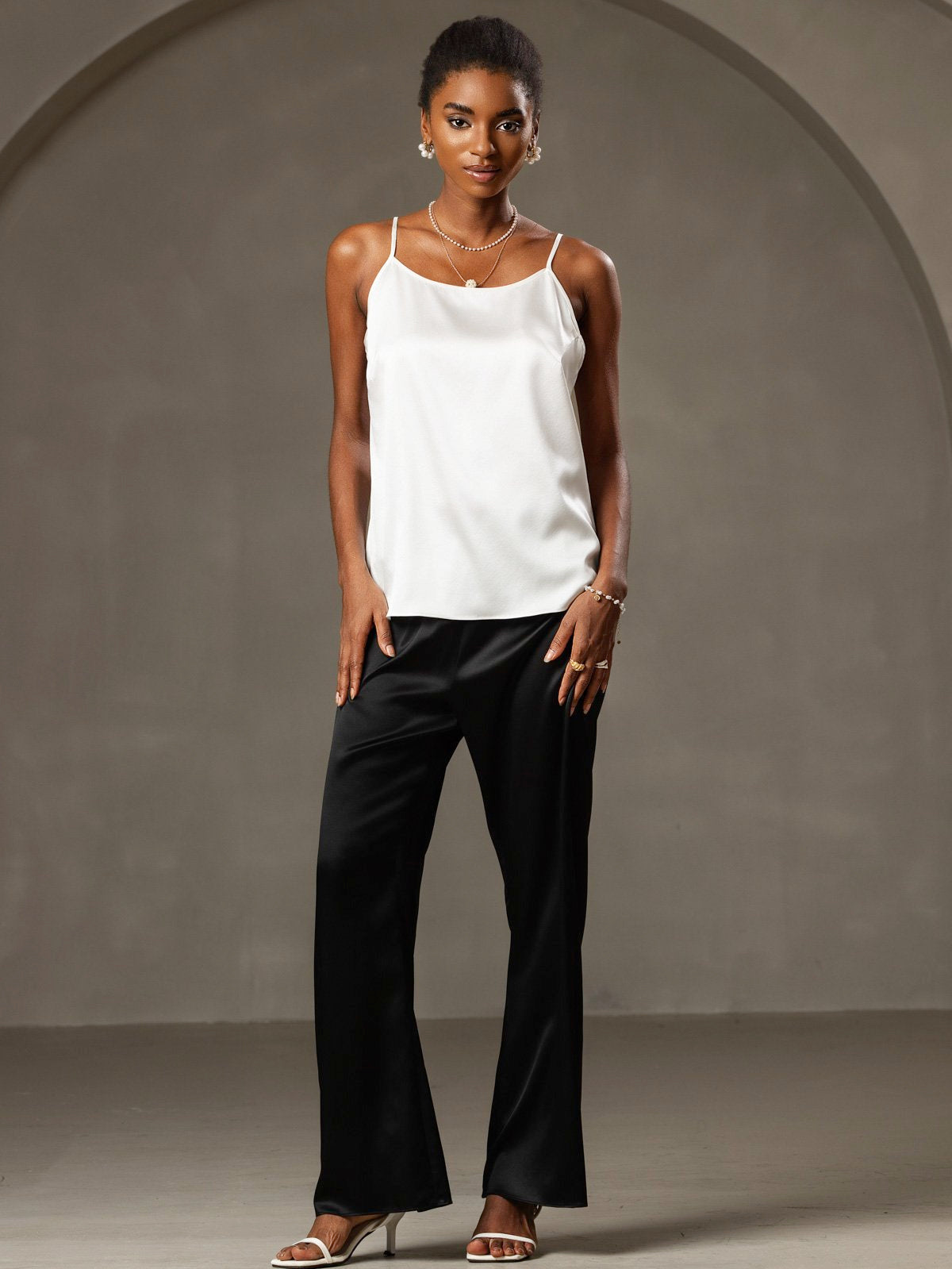 [White] SilkSilky-AU 19Momme Silk Round Neck Camisole 001