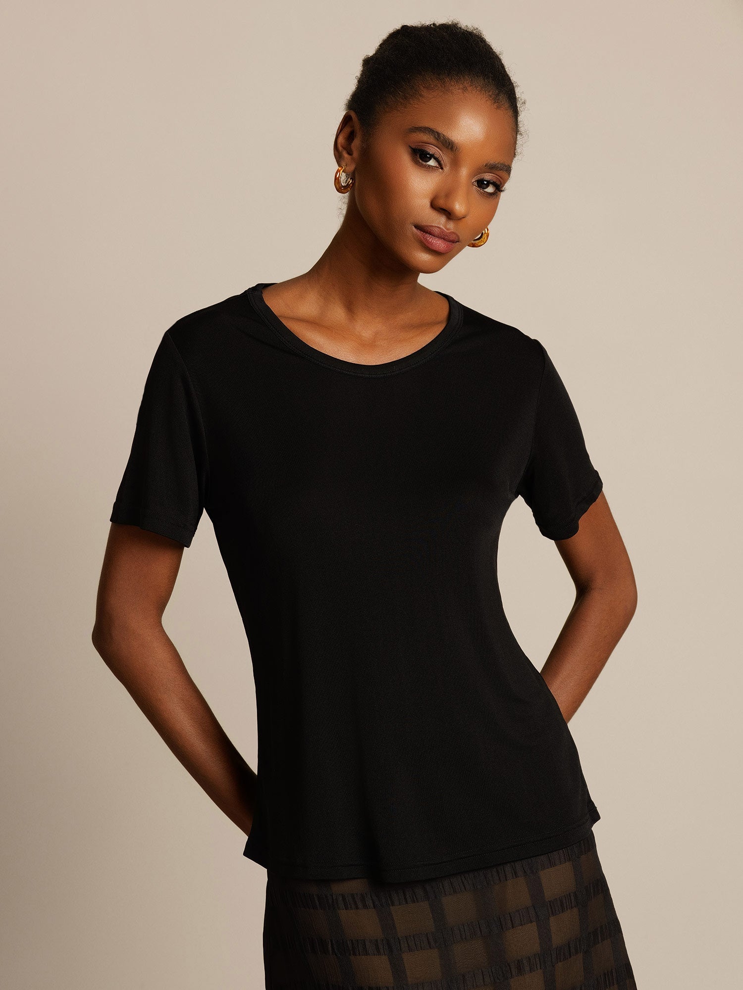 [Black] SilkSilky-AU Silk Knitted Round Neck Women's T-Shirt 001