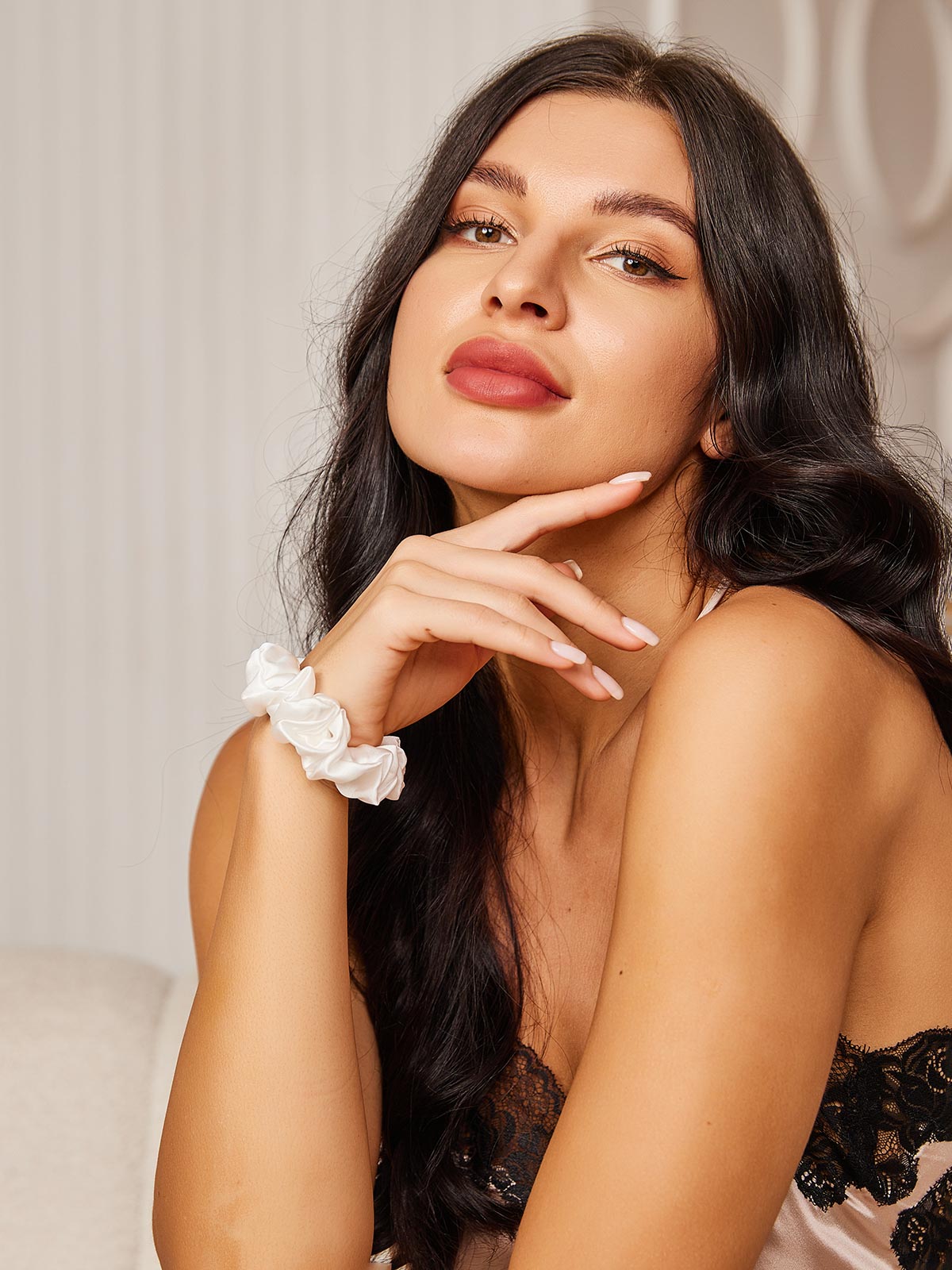 [White] SilkSilky-AU 19Momme Pure Silk Scrunchie 003