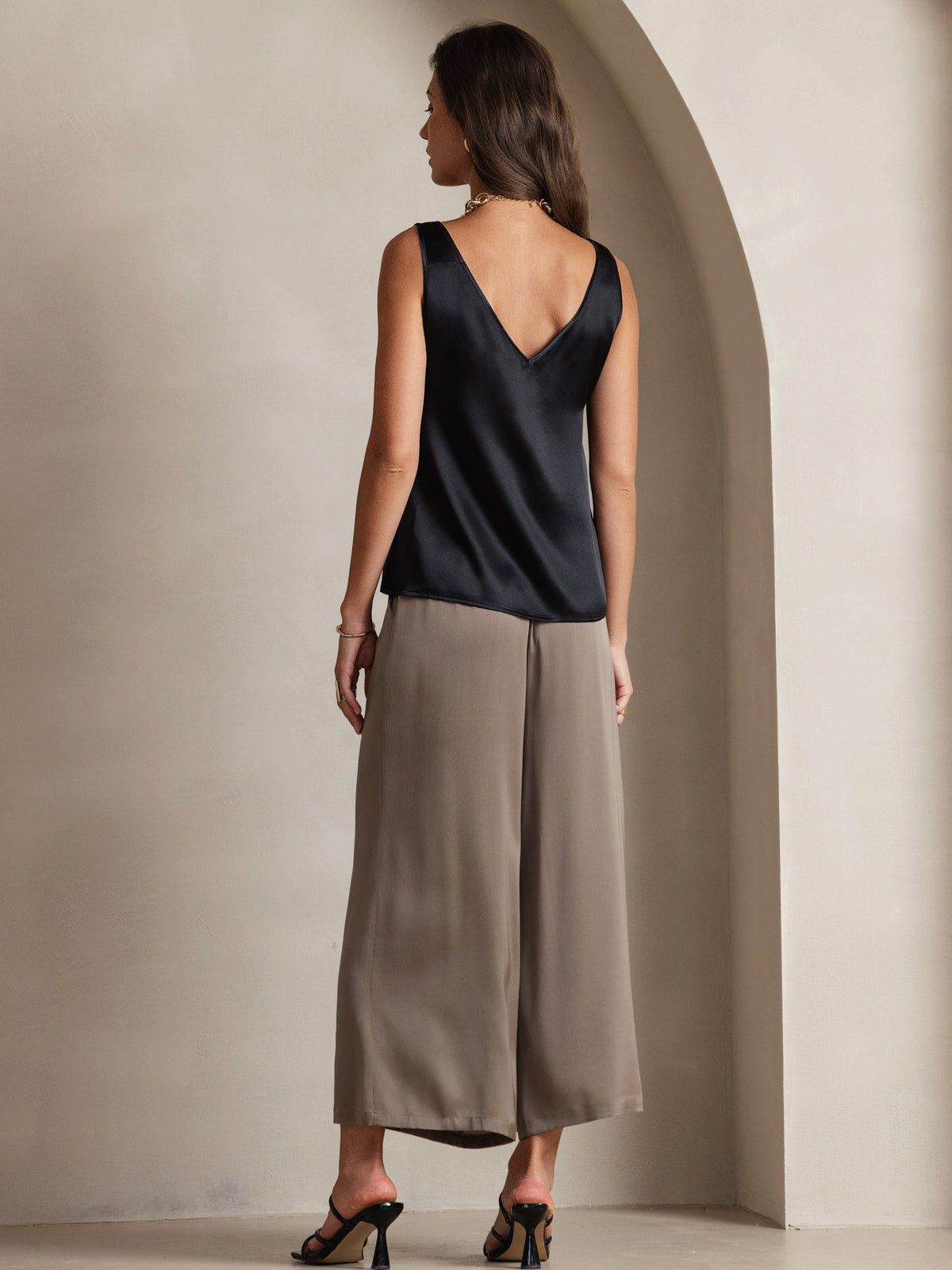 [Black] SilkSilky-AU 19Momme Silk V Neck Camisole 002