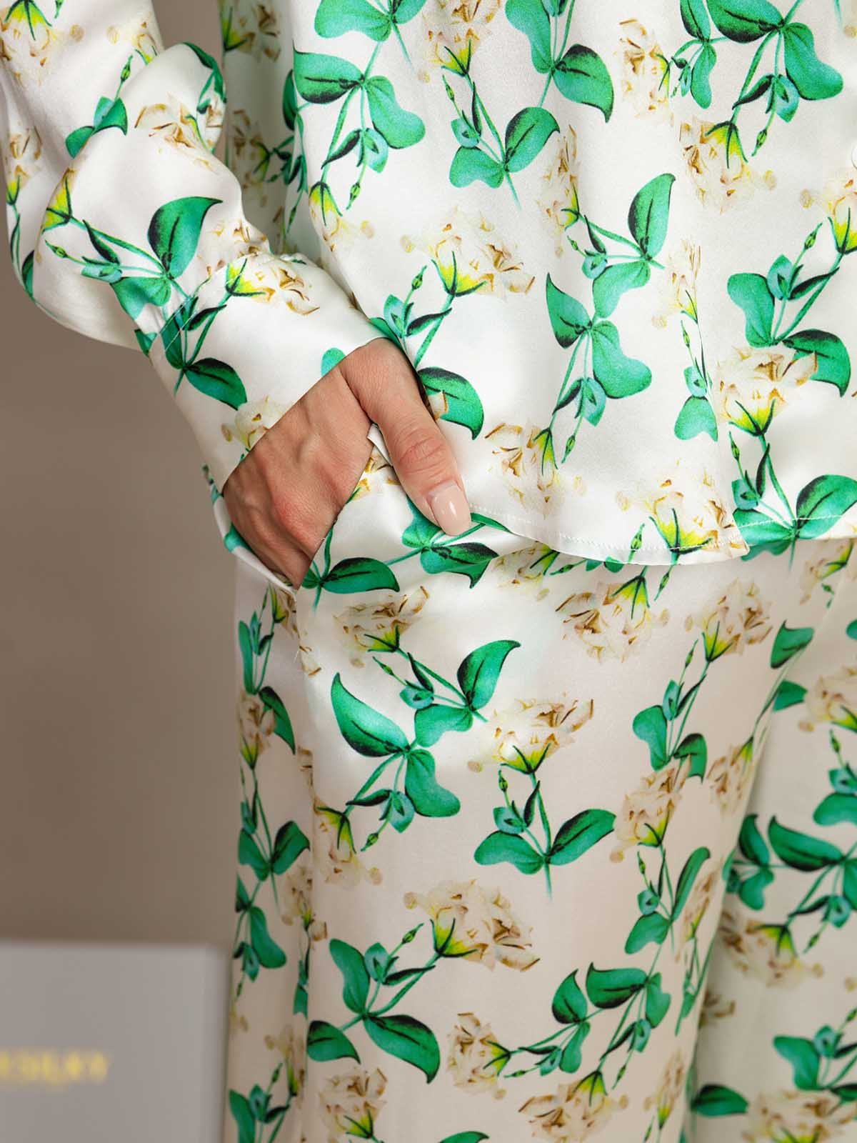 [Green Floral] SilkSilky-AU 19Momme Silk Lapel Collar Women''s Outfit Sets 006