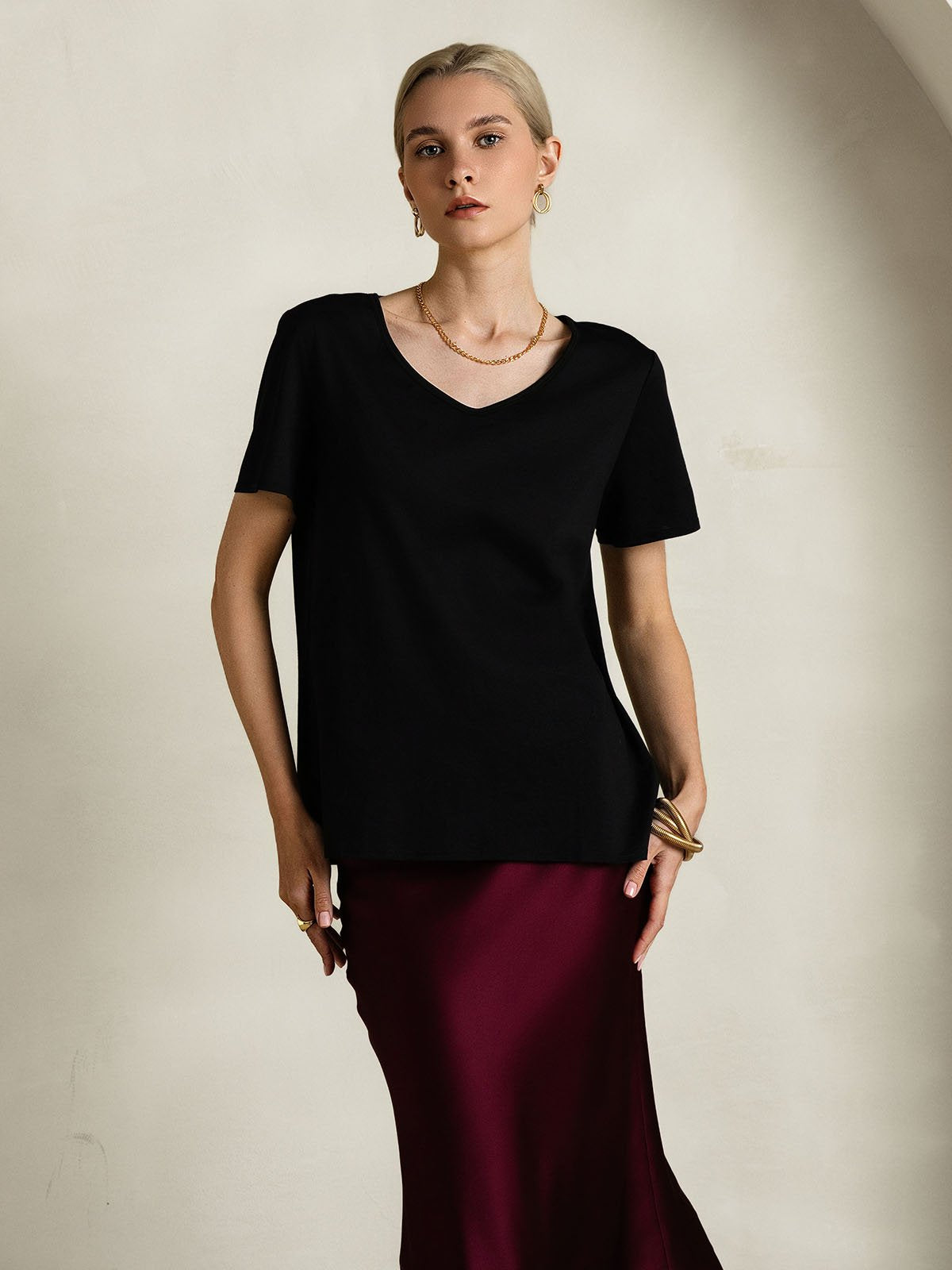 SilkSilky-AU Silk Short Sleeve V Neck Women's T-Shirt Black 005