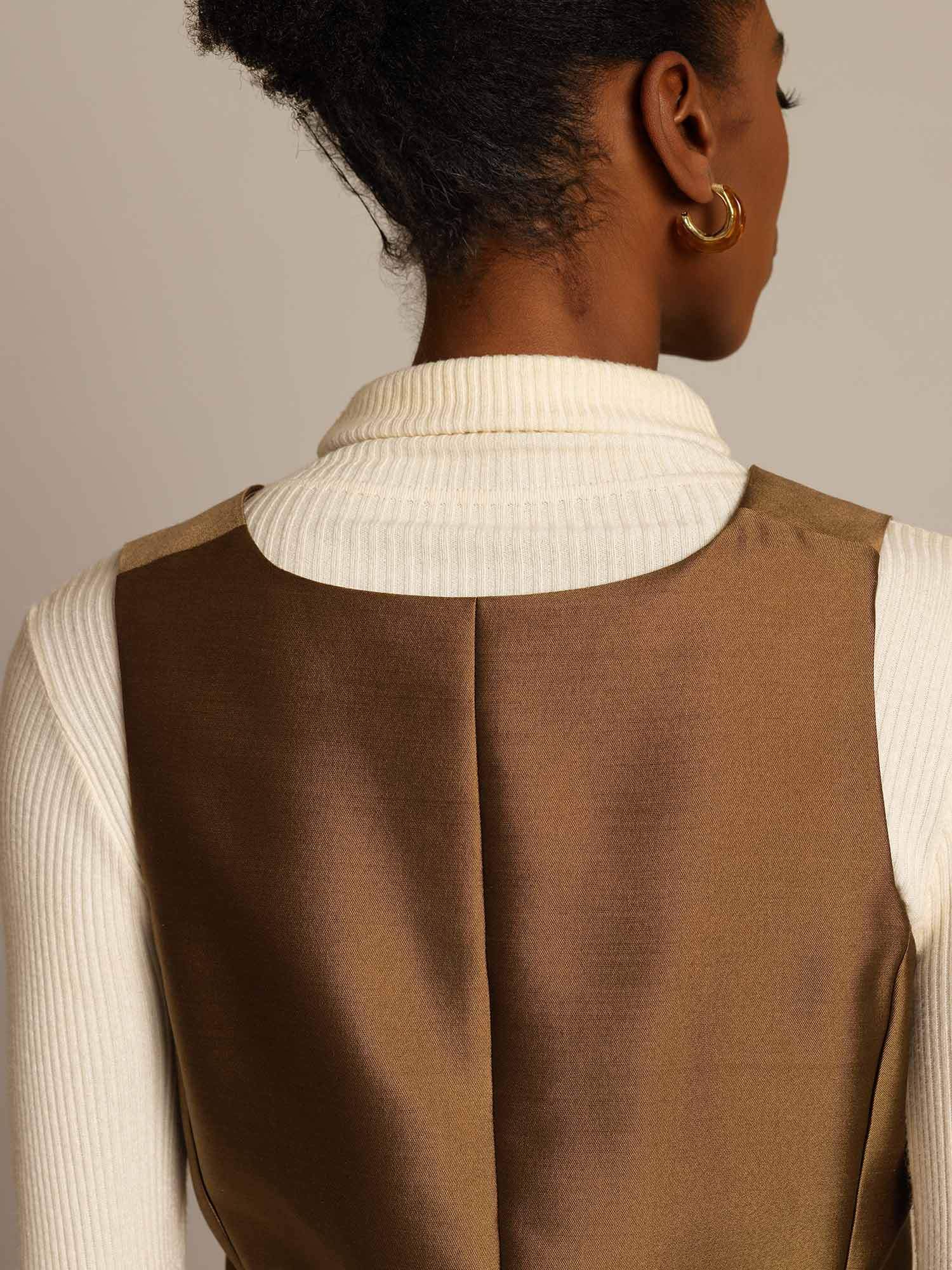 [Bronze] SilkSilky-AU 32Momme Wool V Neck Women's Vest 005,