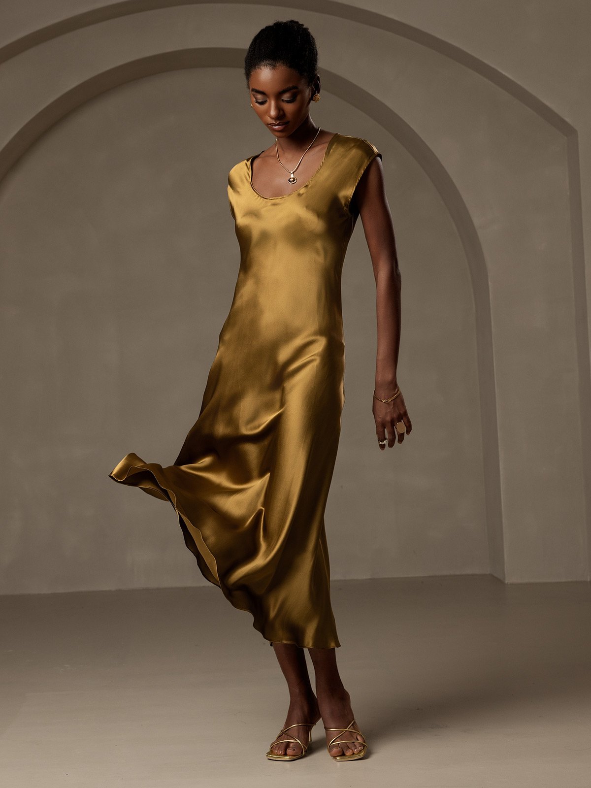 [Brown] SilkSilky-AU 19Momme Silk Sleeveless Round Neck Dress 005