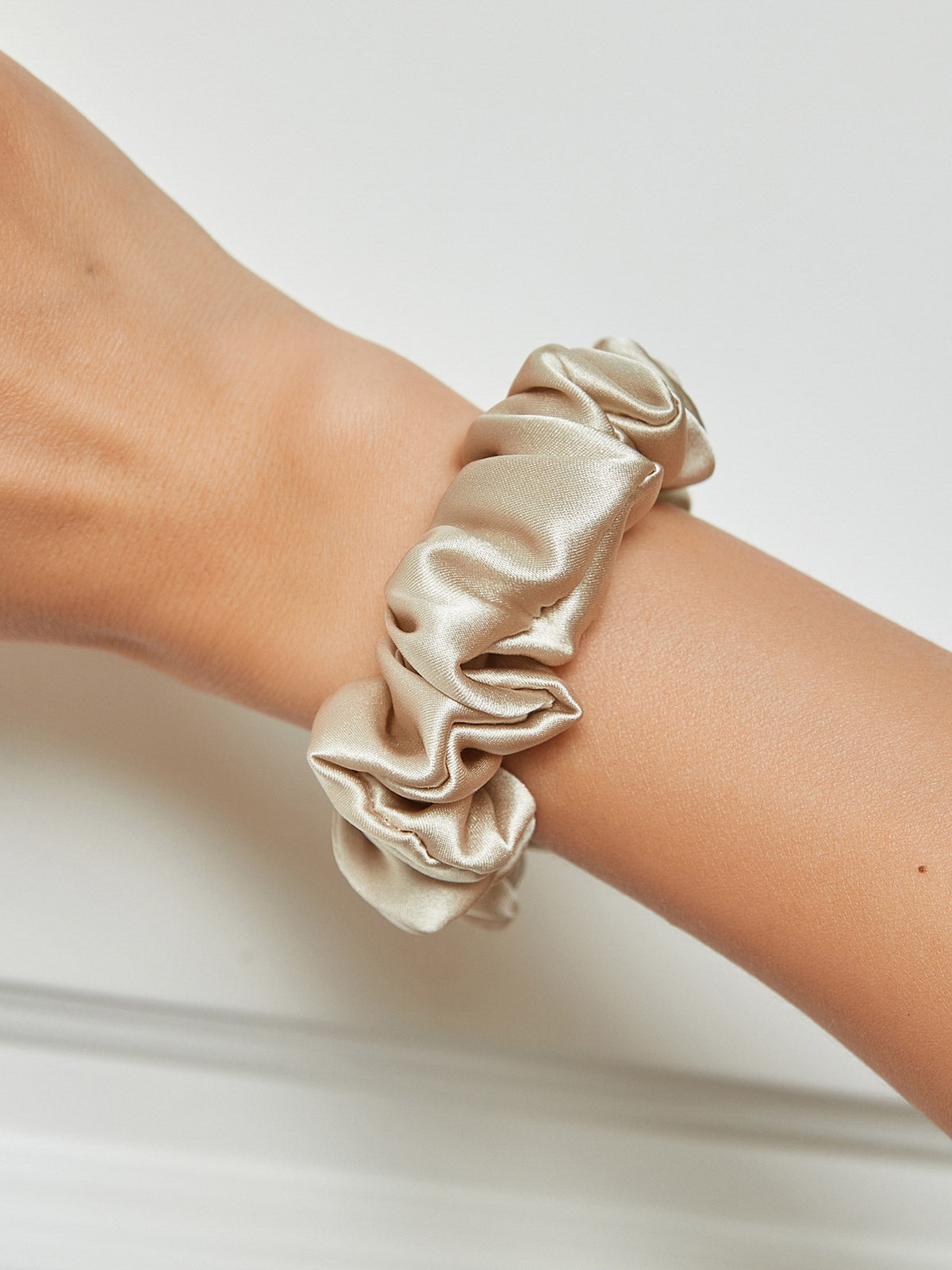 [Beige] SilkSilky-AU 19Momme Pure Silk Scrunchie 001