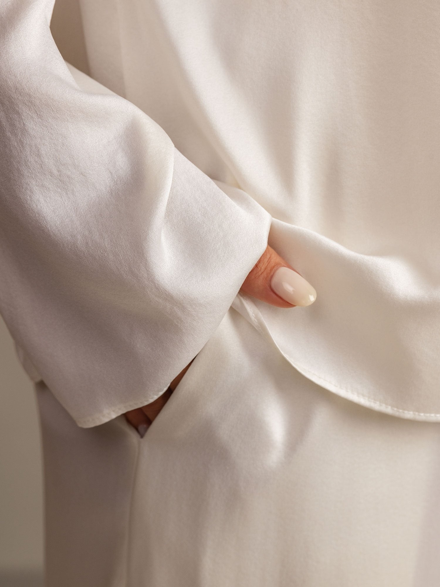[White] SilkSilky-AU 19Momme Machine-Washable Silk Long Sleeve Notch Collar Women's Pyjamas 005