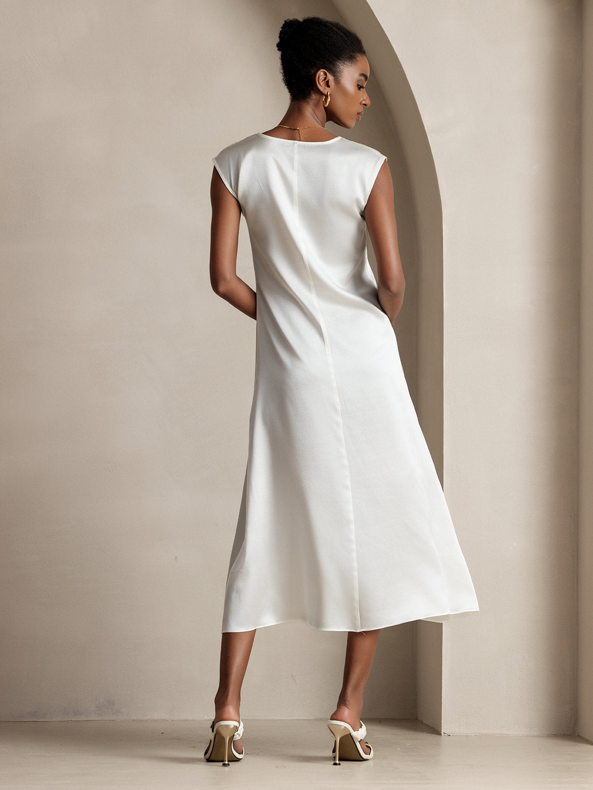 SilkSilky-AU 19Momme Silk Sleeveless Round Neck Dress White 002