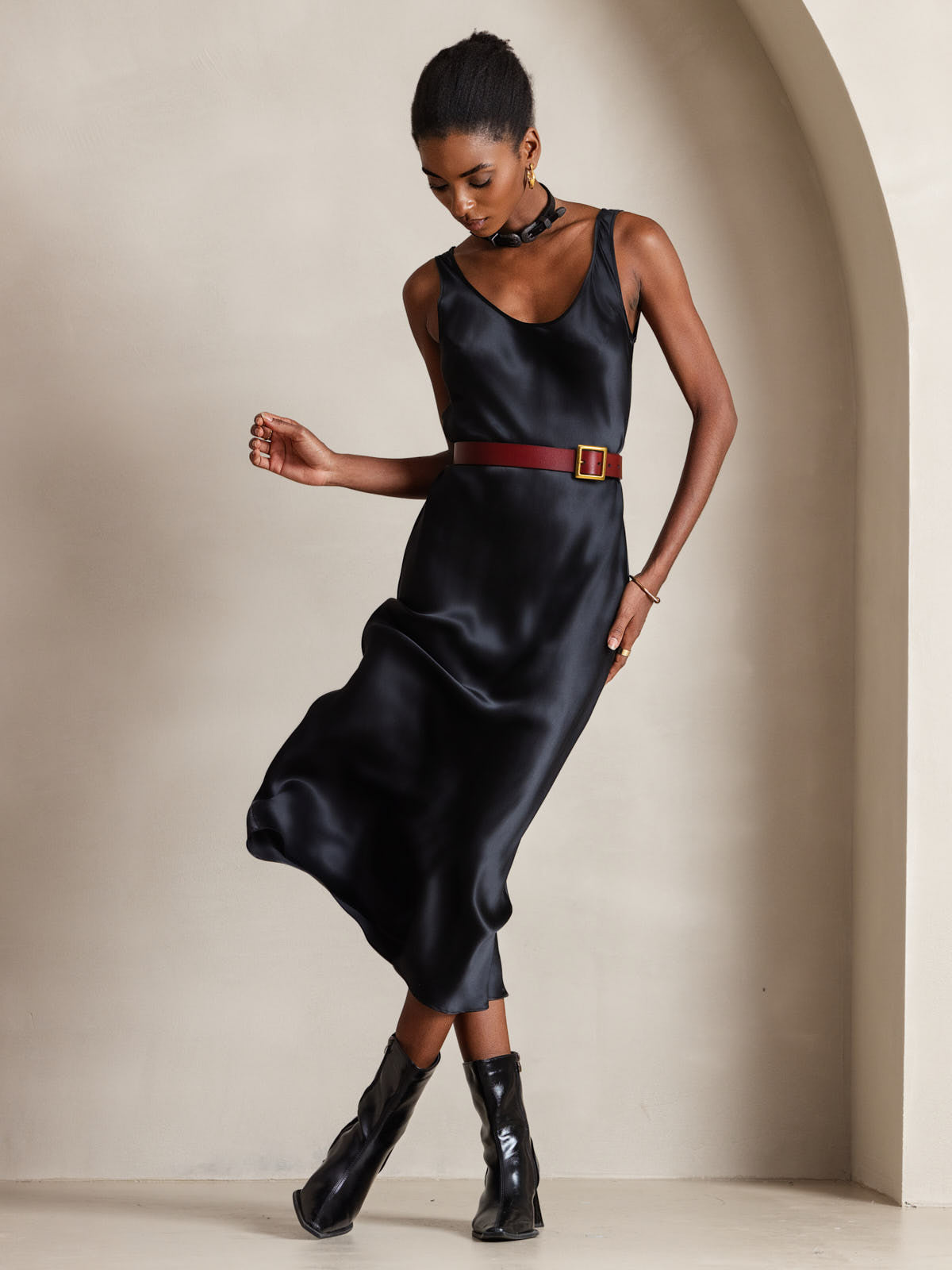 [Black] SilkSilky-AU Pure Silk Boat Neck Dress 004