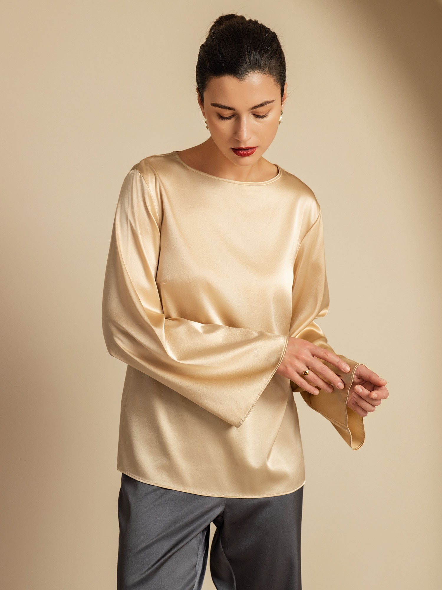 [Champagne] SilkSilky-AU 19Momme Silk Round Neck Women's T-Shirt 003