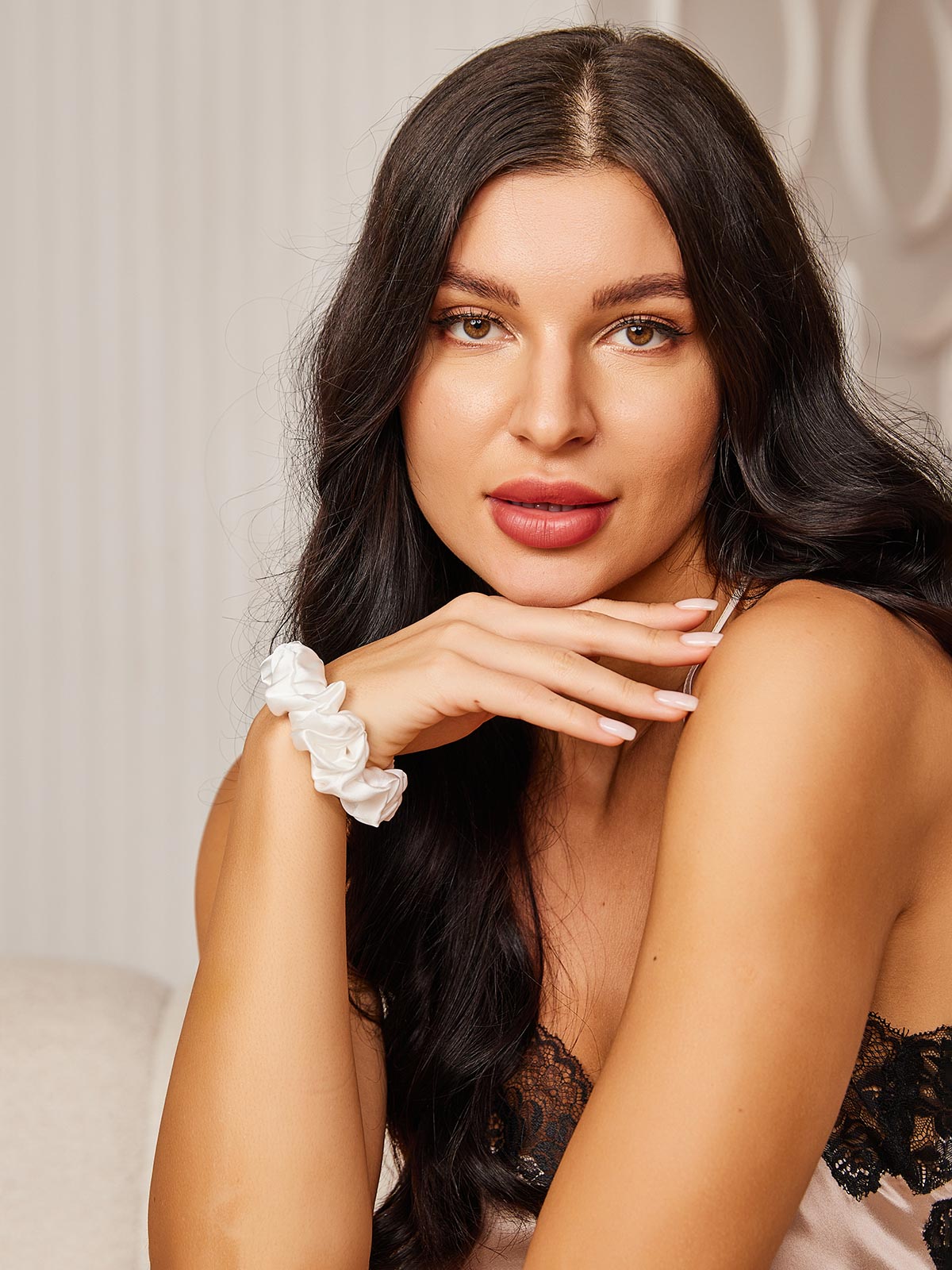 [White] SilkSilky-AU 19Momme Pure Silk Scrunchie 002