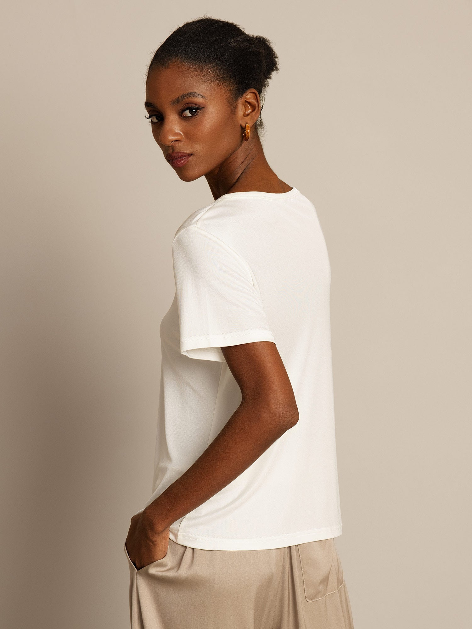 [White] SilkSilky-AU Silk Knitted Round Neck Women's T-Shirt 002