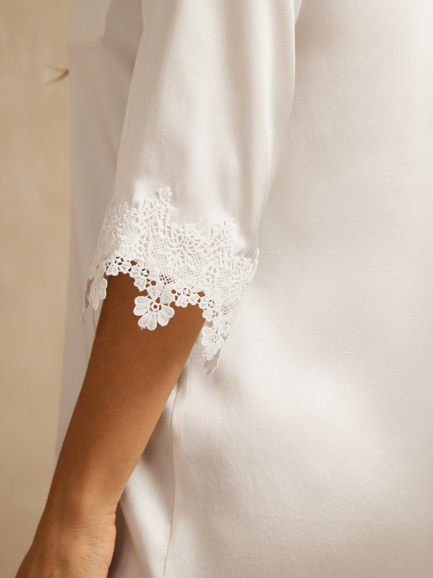[White] SilkSilky-AU Pure Silk Lapel Collar Nightshirt 004