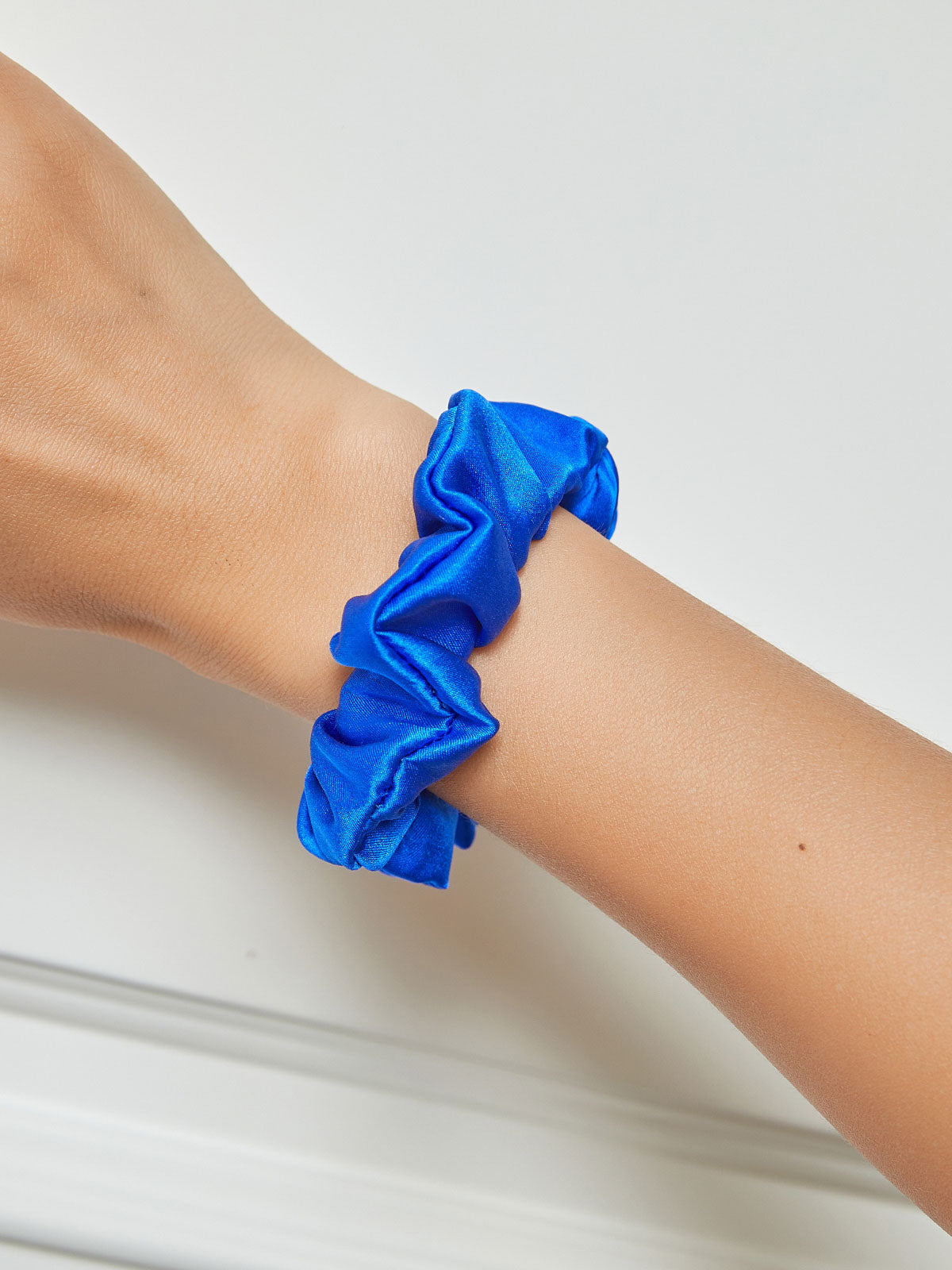 [Blue] SilkSilky-AU 19Momme Pure Silk Scrunchie 001