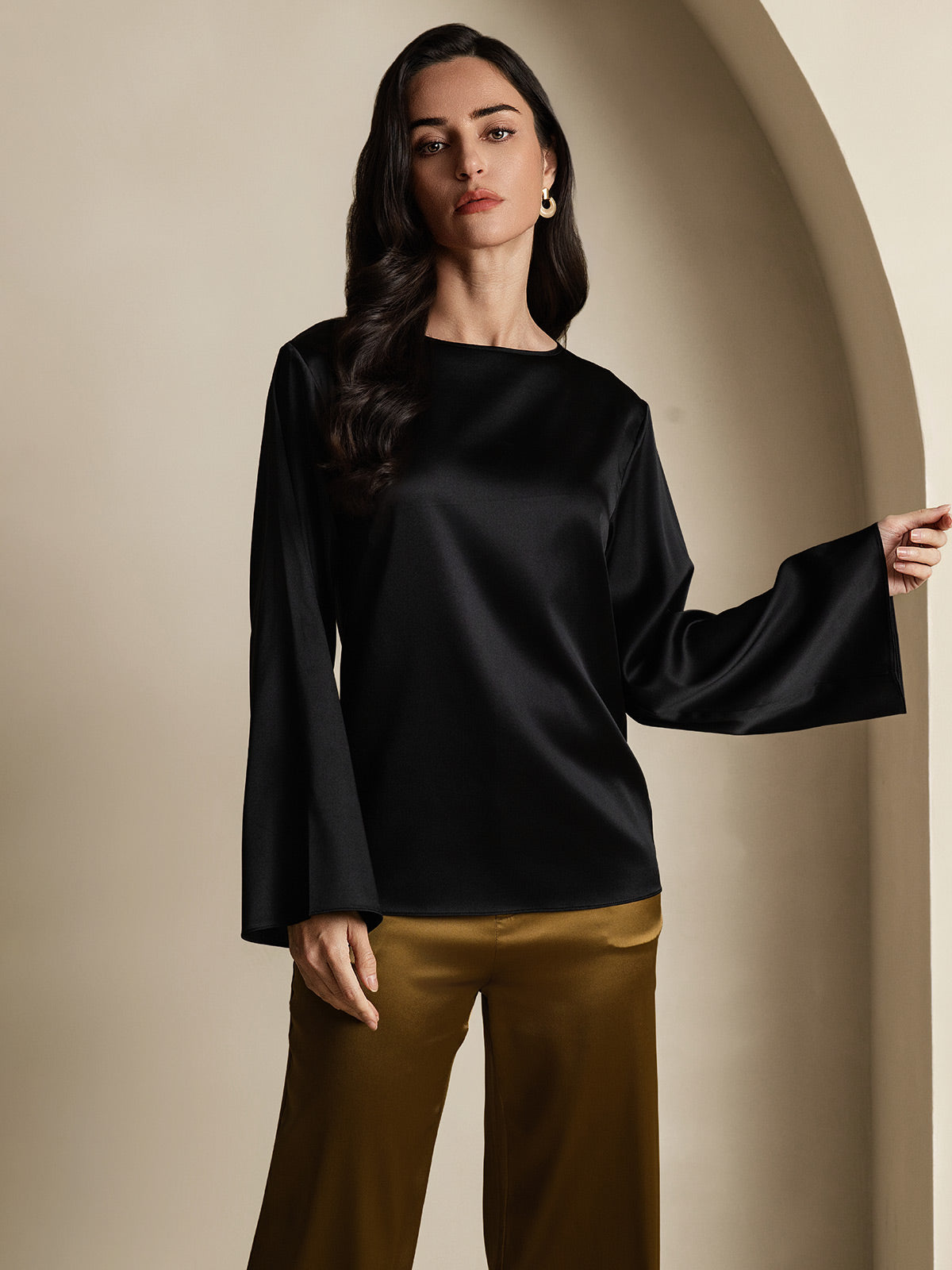 SilkSilky-AU 19Momme Silk Long Sleeve Round Neck Women's T-Shirt Black 001