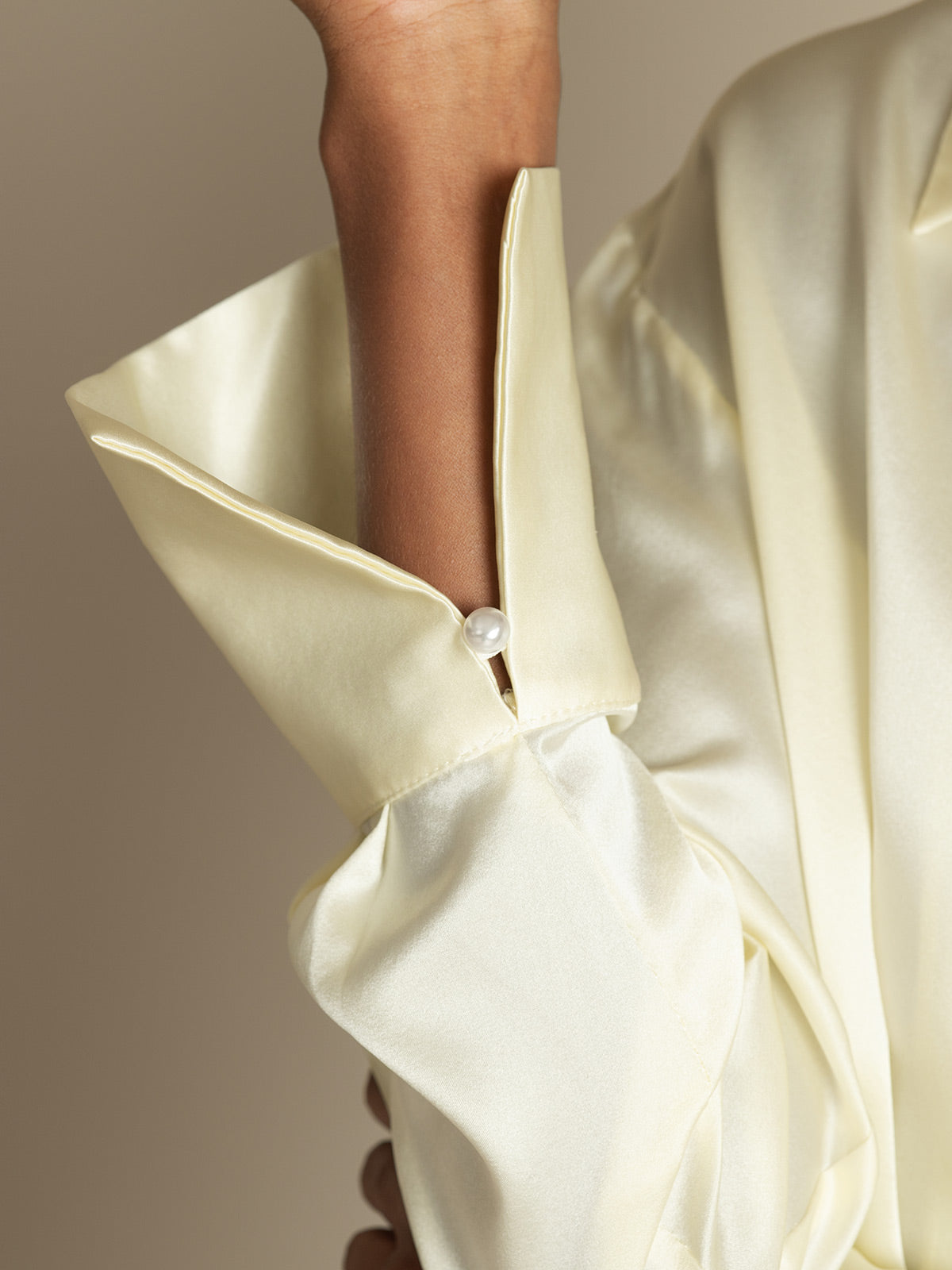 [Ivory] SilkSilky-AU 19Momme Silk Notch Collar Women's Shirt 004