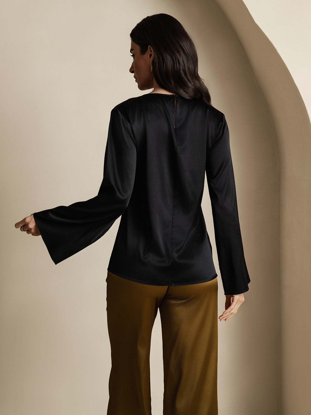 [Black] SilkSilky-AU 19Momme Silk Round Neck Women's T-Shirt 002