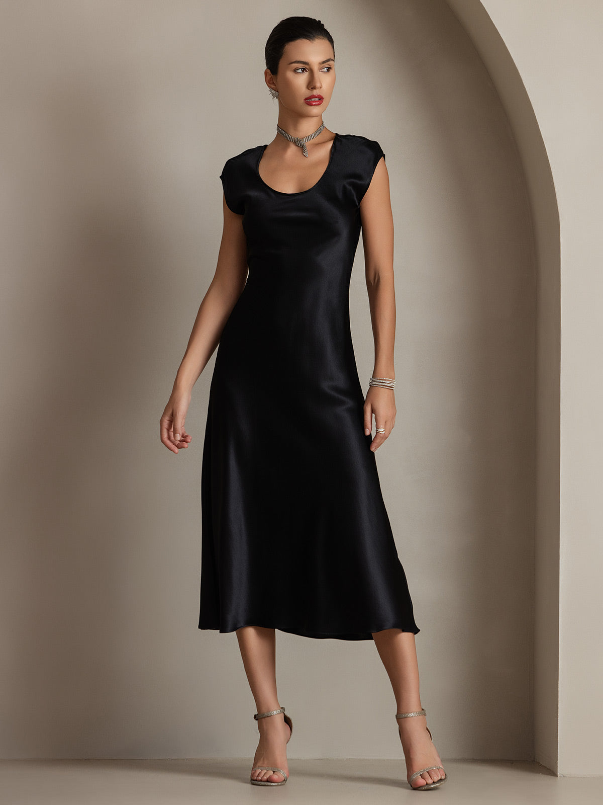SilkSilky-AU 19Momme Silk Sleeveless Round Neck Dress Black 001