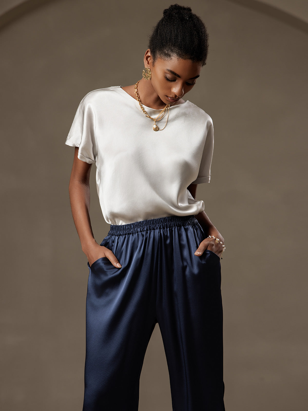 [Light Gray] SilkSilky-AU 19Momme Silk Short Sleeve Round Neck Women's T-Shirt 005