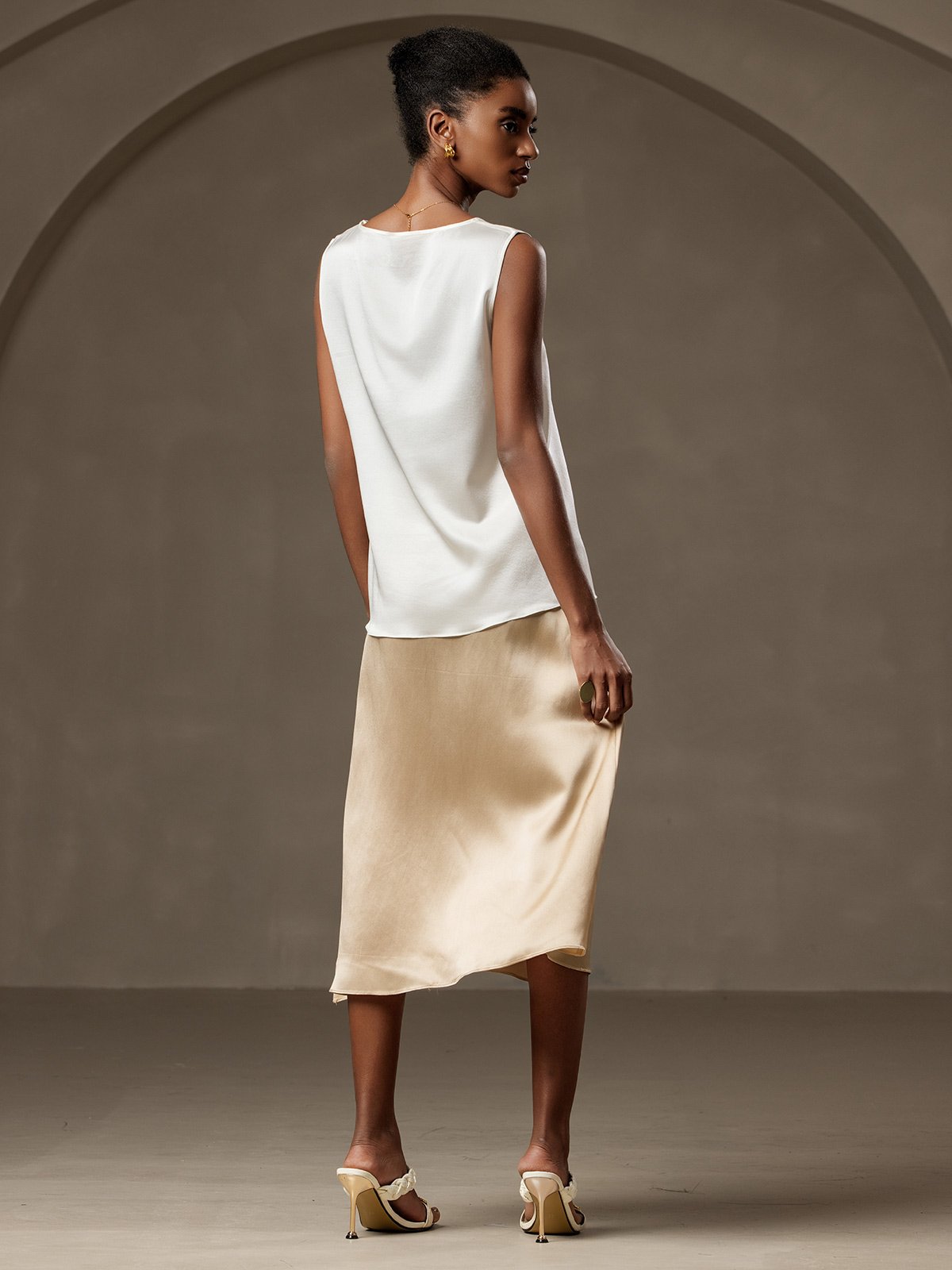[White] SilkSilky-AU 19Momme Silk Round Neck Camisole 002