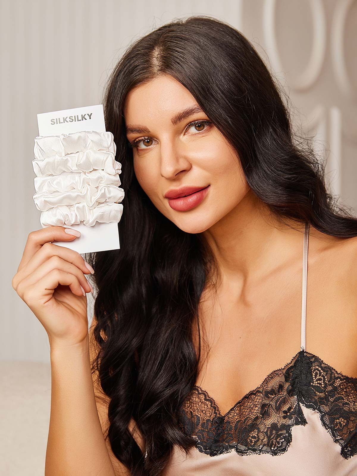 [White] SilkSilky-AU 19Momme Pure Silk Scrunchie 002