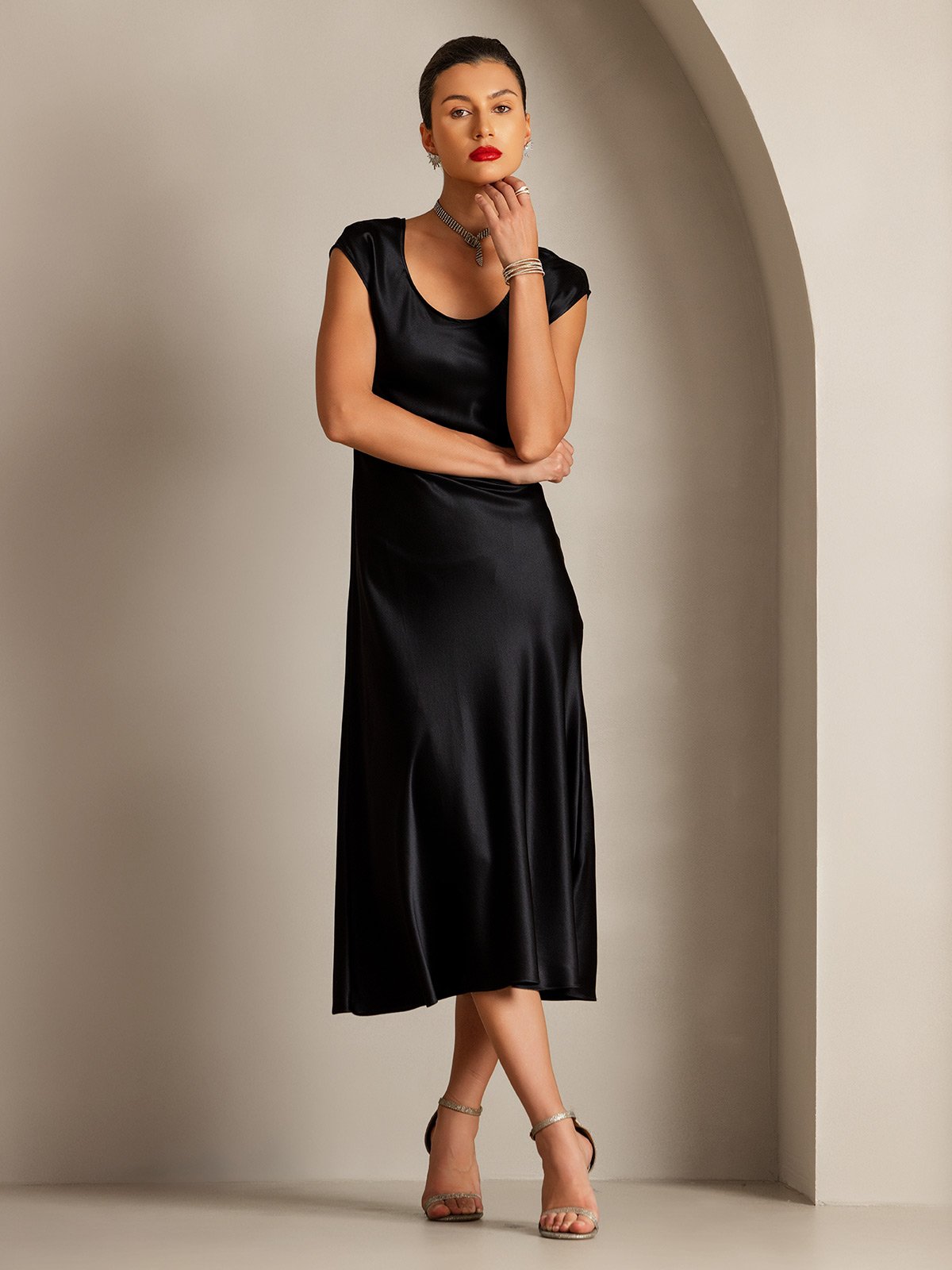 [Black] SilkSilky-AU 19Momme Silk Sleeveless Round Neck Dress 004