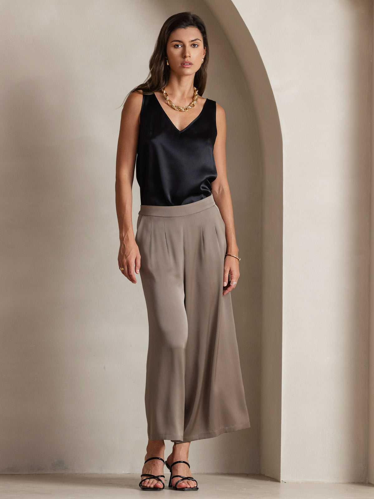 [Black] SilkSilky-AU 19Momme Silk V Neck Camisole 008