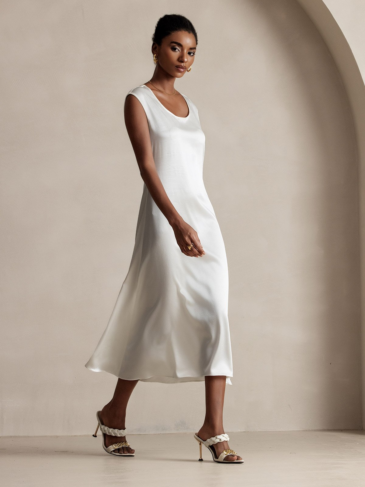 [White] SilkSilky-AU 19Momme Silk Sleeveless Round Neck Dress 004