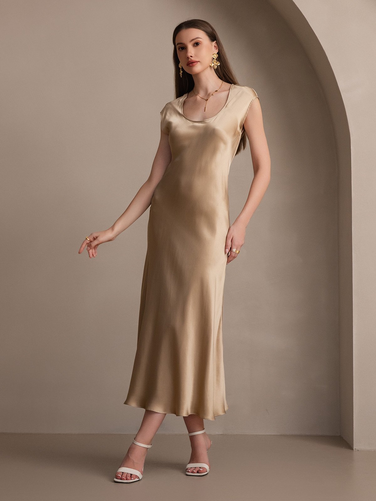 [Champagne] SilkSilky-AU 19Momme Silk Sleeveless Round Neck Dress 006