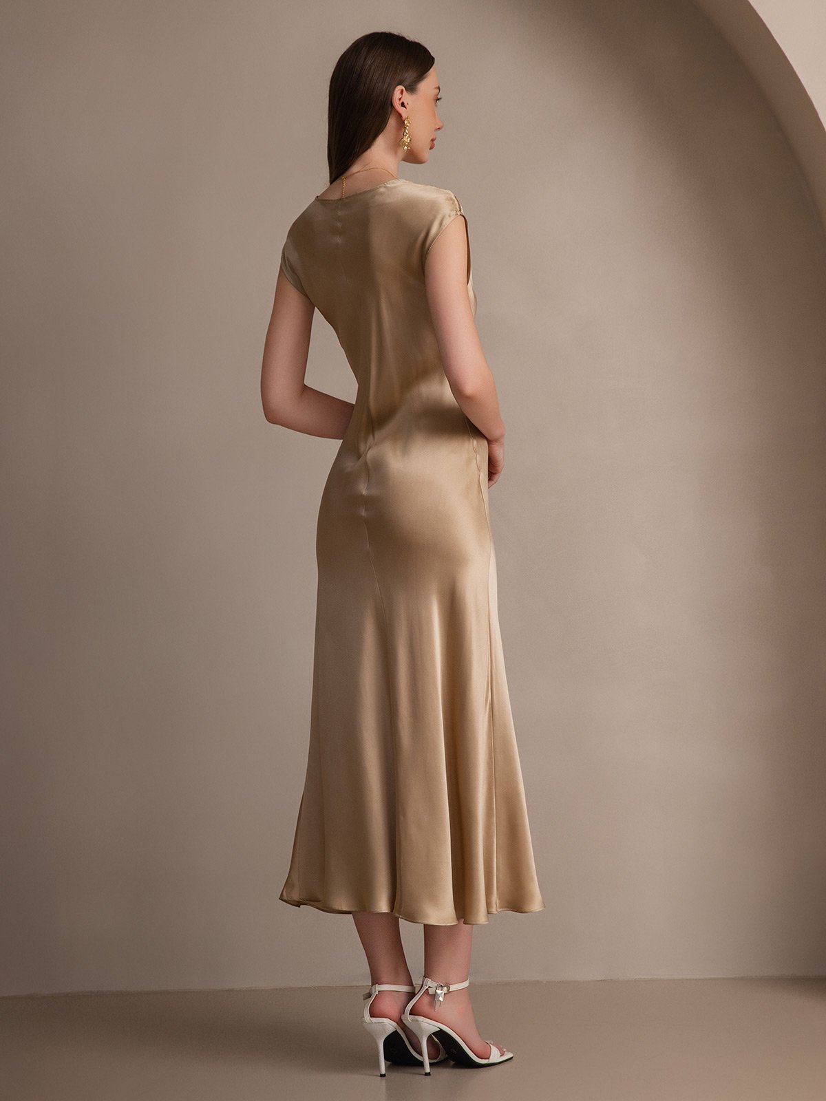[Champagne] SilkSilky-AU 19Momme Silk Sleeveless Round Neck Dress 002