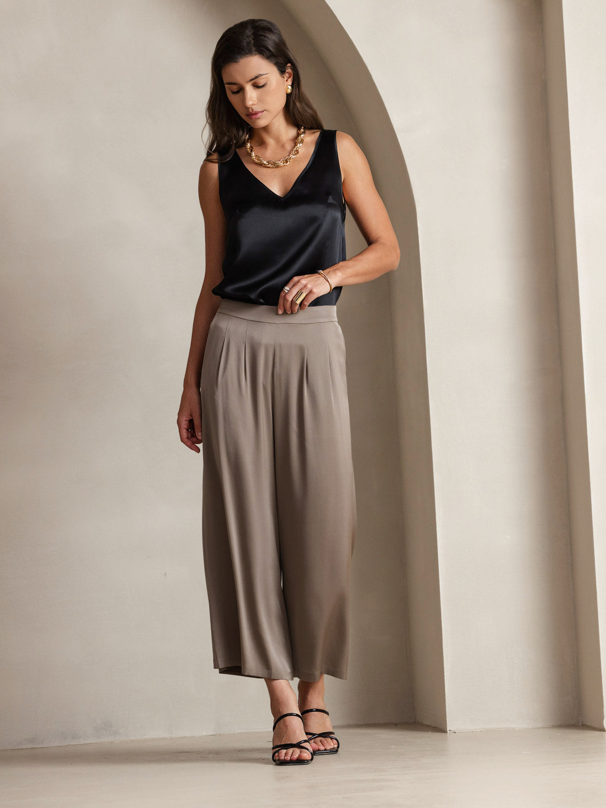 [Black] SilkSilky-AU 19Momme Silk V Neck Camisole 010