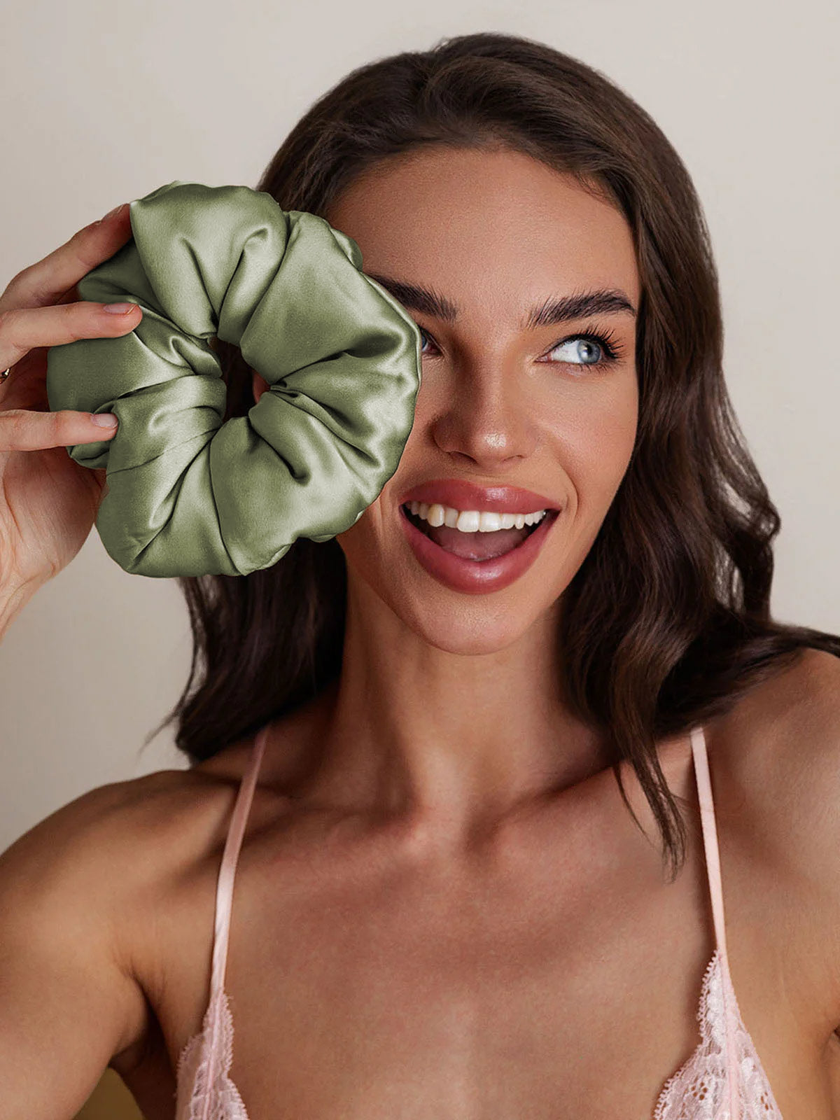 [Light Green] SilkSilky-AU Pure Silk Scrunchie 001