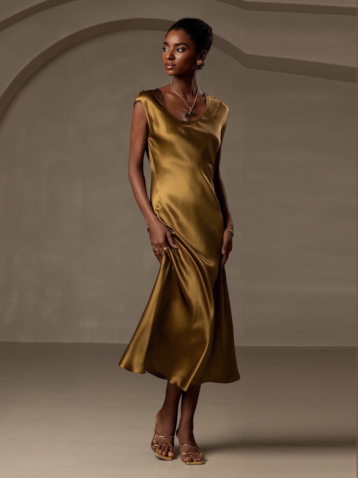 [Brown] SilkSilky-AU 19Momme Silk Sleeveless Round Neck Dress 006