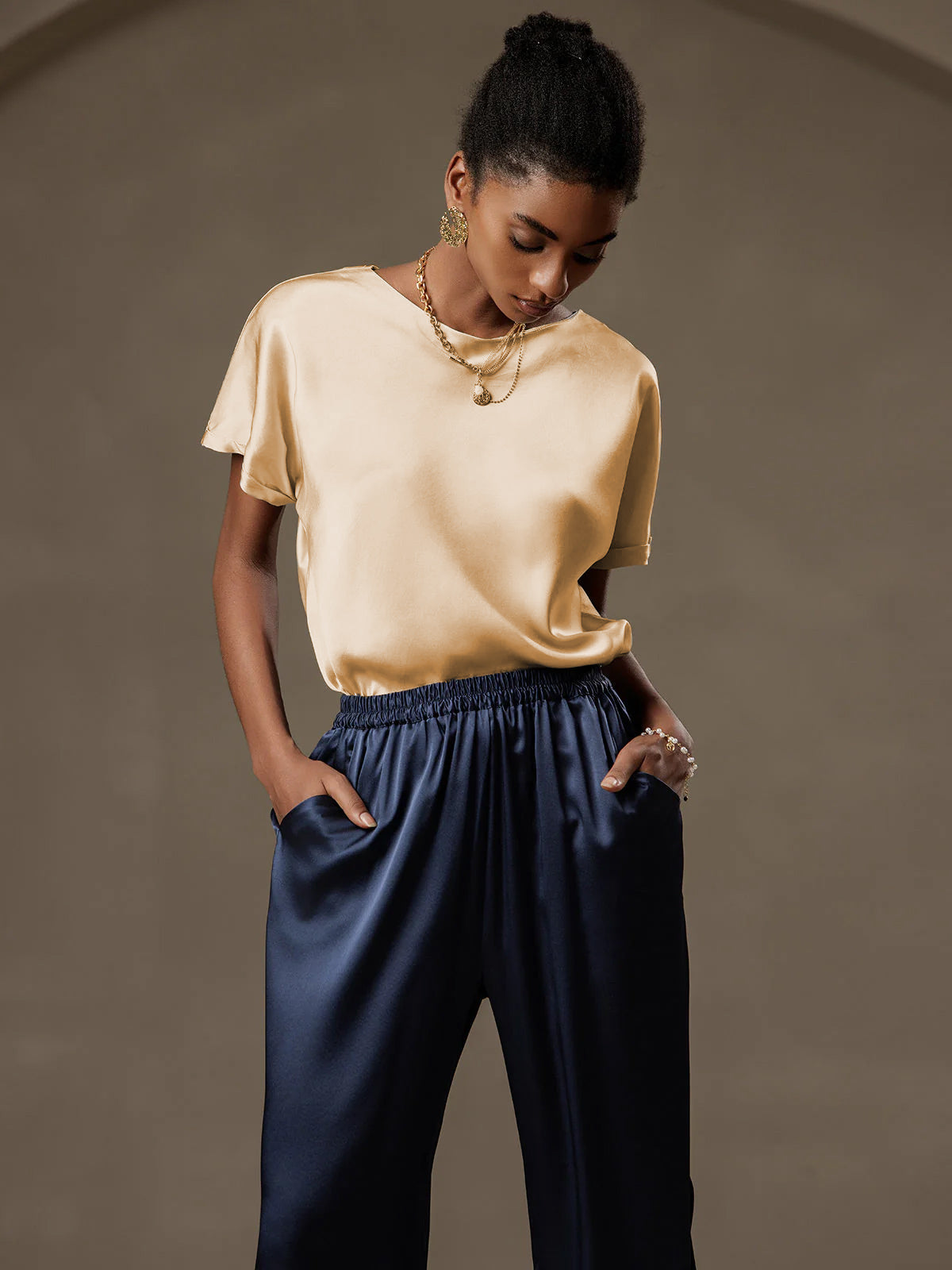 [Champagne] SilkSilky-AU 19Momme Silk Short Sleeve Round Neck Women's T-Shirt 010