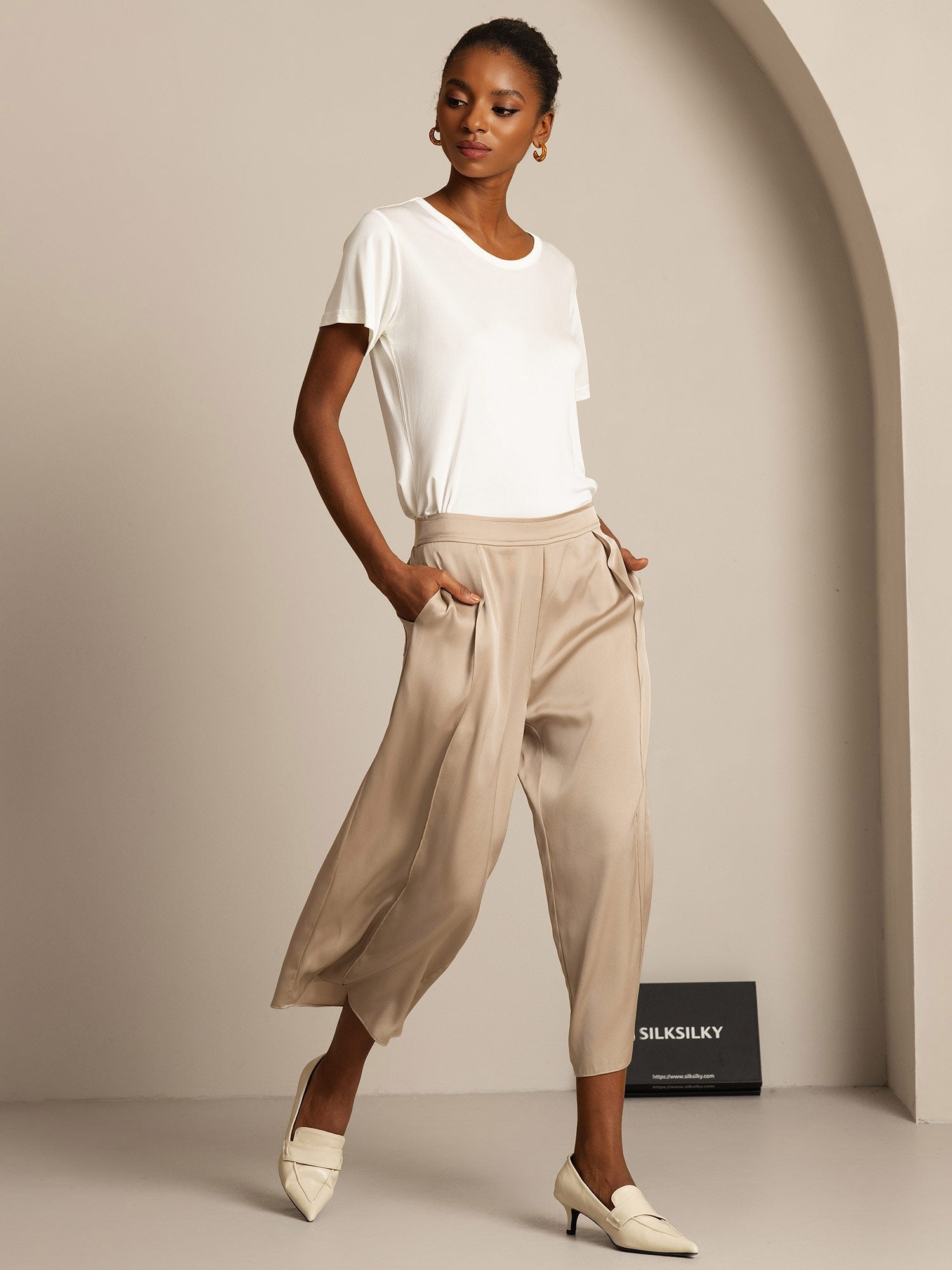 [White] SilkSilky-AU Short Sleeve Round Neck Women's T-Shirt 007