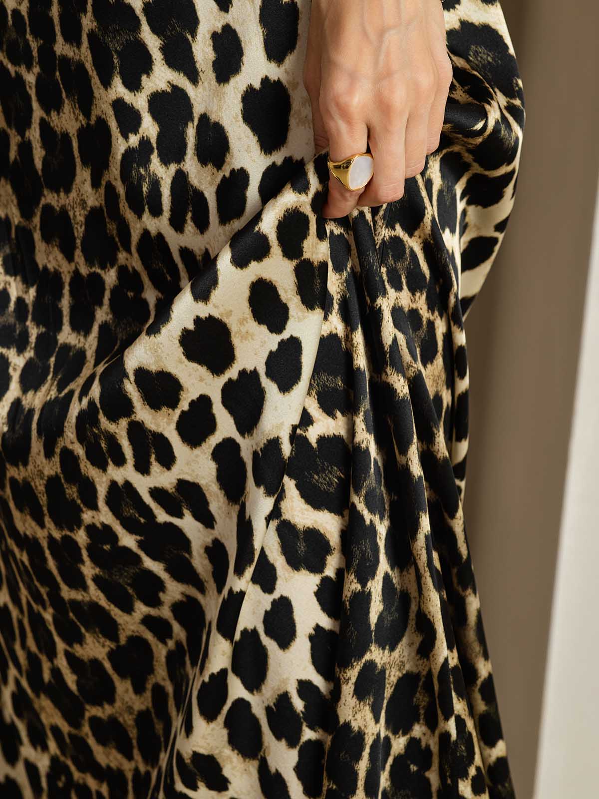 [Leopard] SilkSilky-AU 19Momme Silk Round Neck Dress 004
