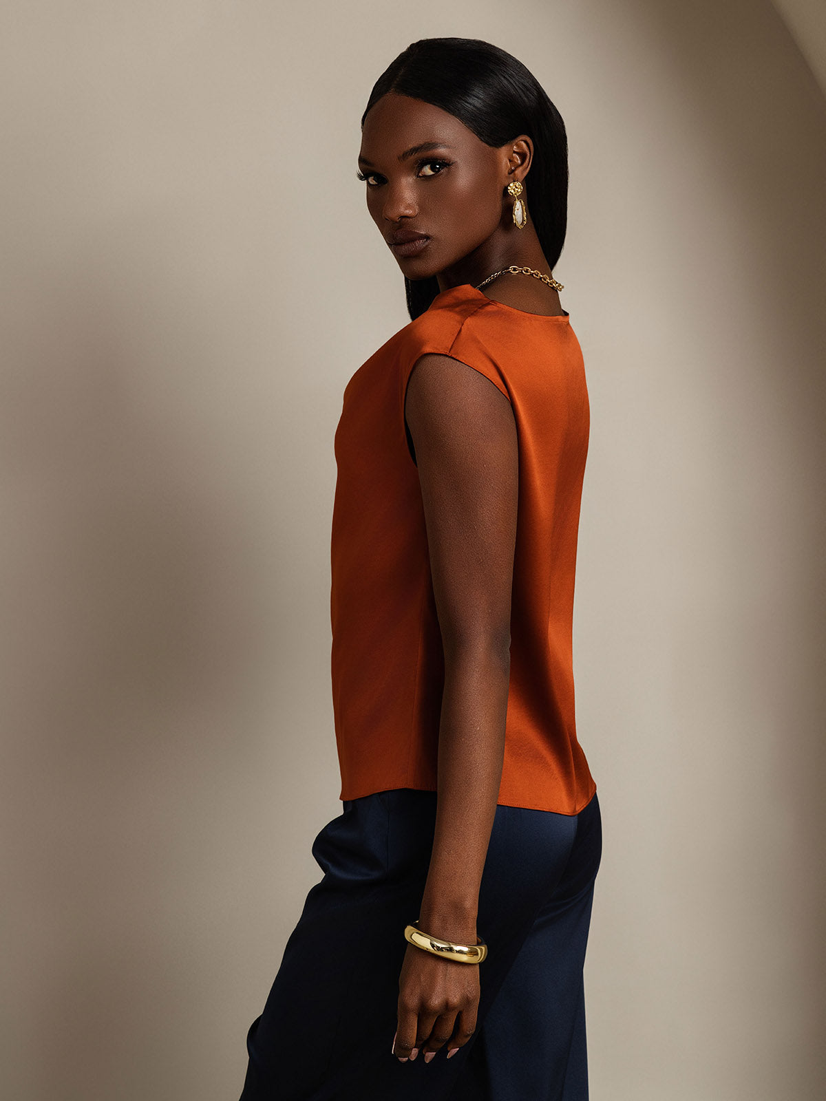 [Caramel] SilkSilky-AU 19Momme Silk Sleeveless Cowl Neck Women's T-Shirt 004