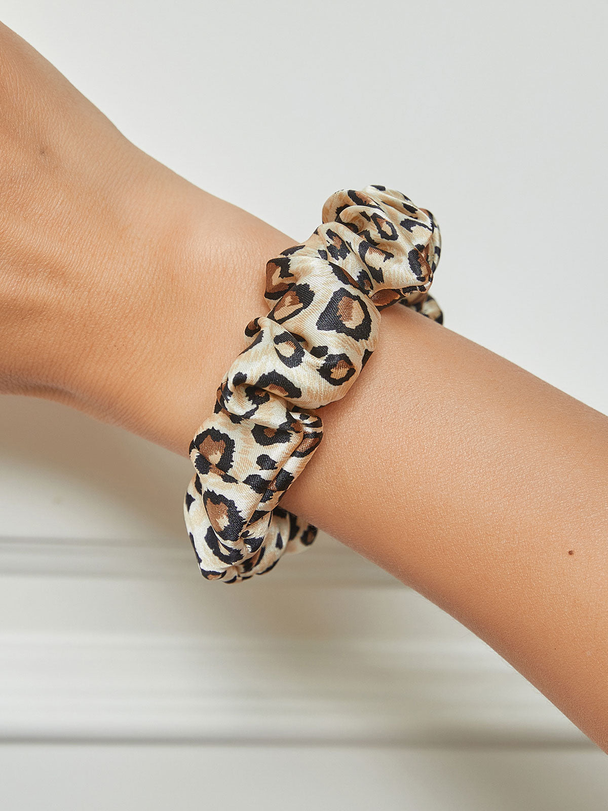 [Leopard] SilkSilky-AU 19Momme Pure Silk Scrunchie 001