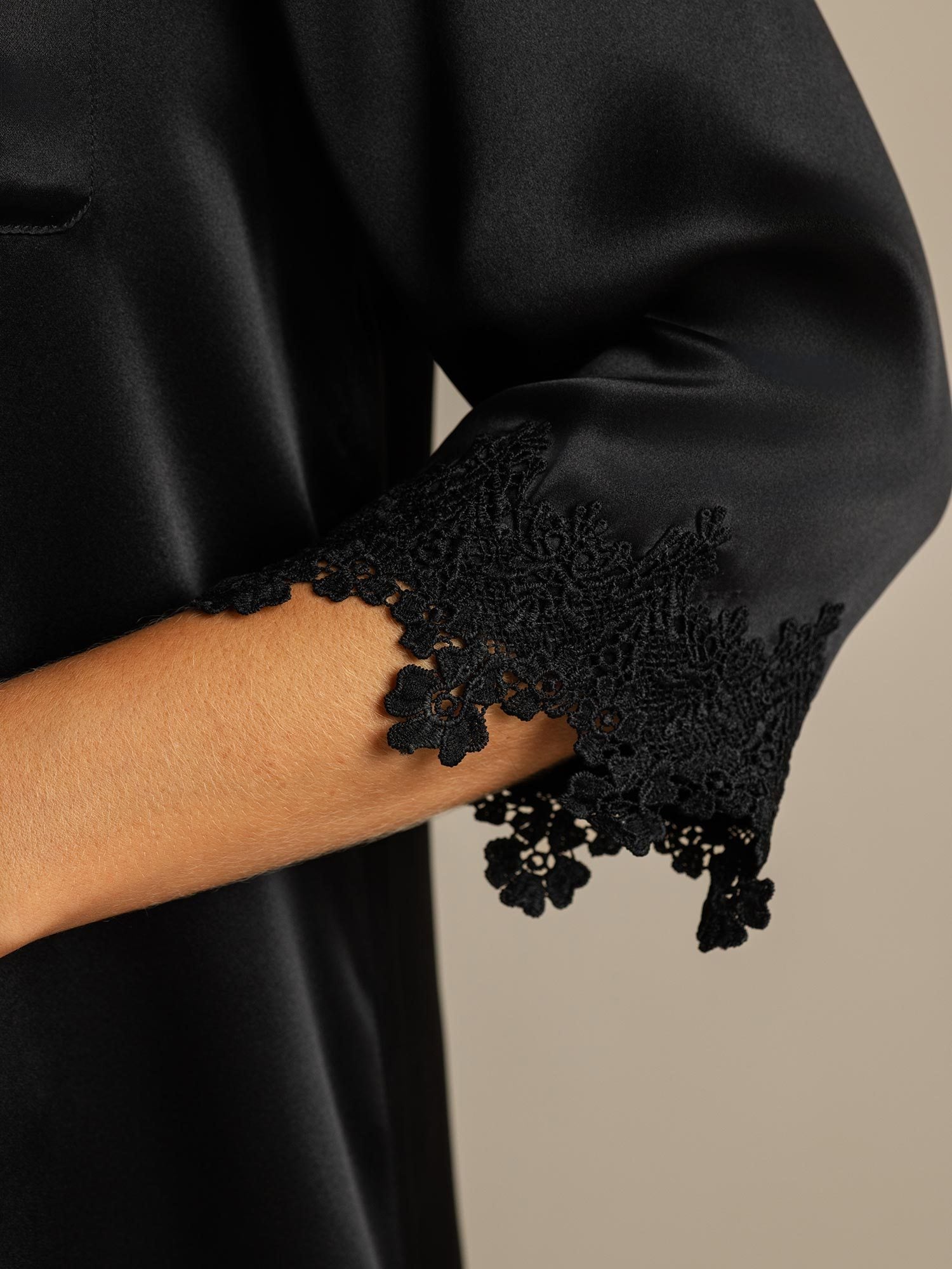 [Black] SilkSilky-AU Pure Silk Lapel Collar Nightshirt 005