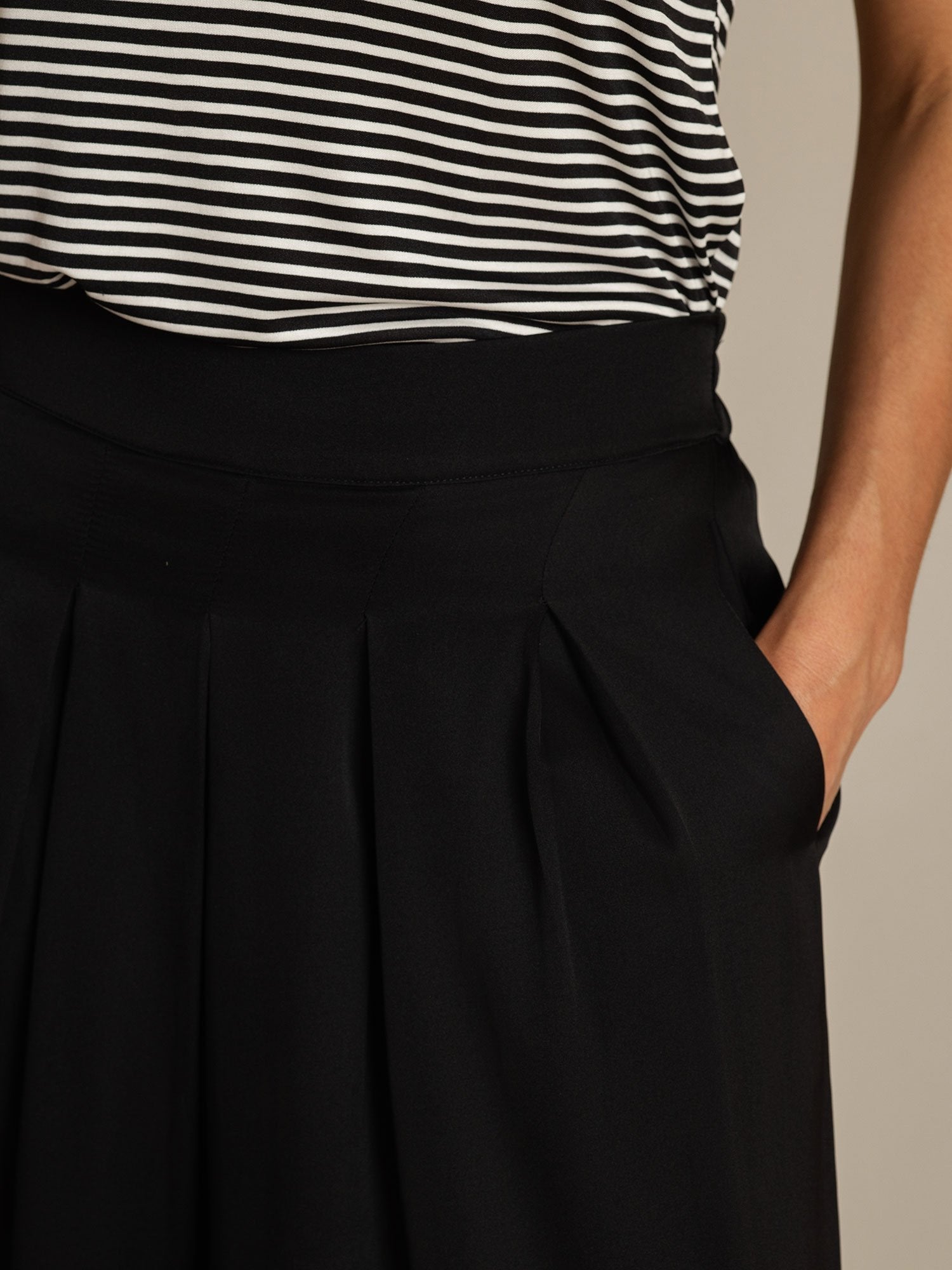 [Black] SilkSilky-AU 19Momme Silk Womens Pants 004